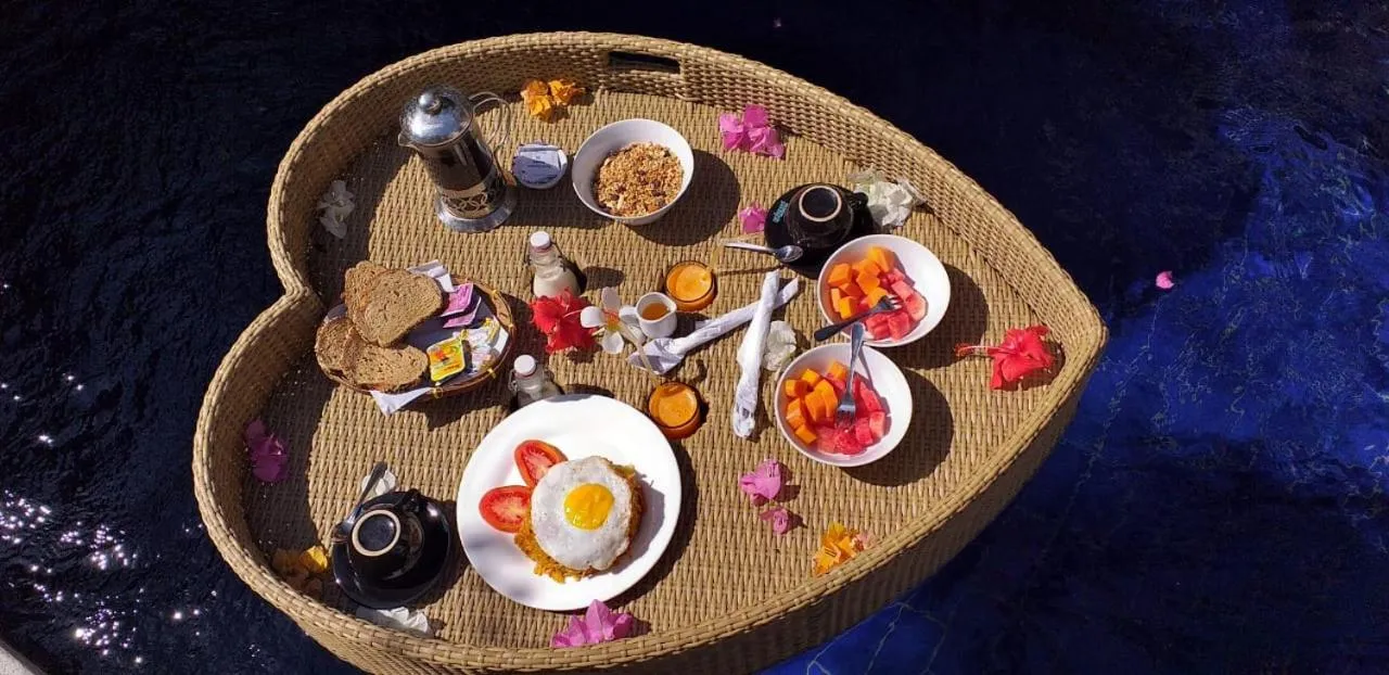 Food and drinks in Villa Hoomea Private Pool