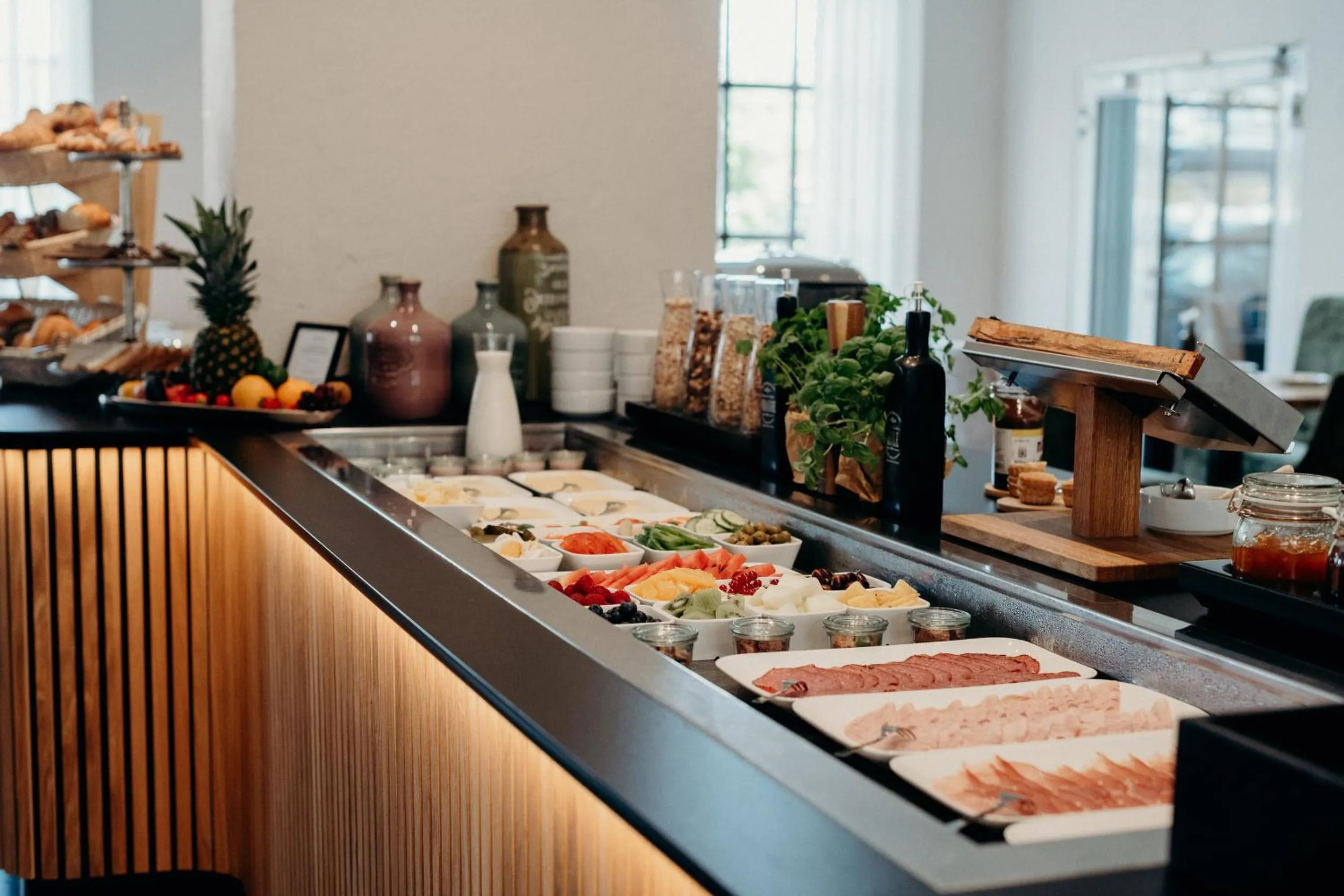 Buffet breakfast in Hotel Crystal