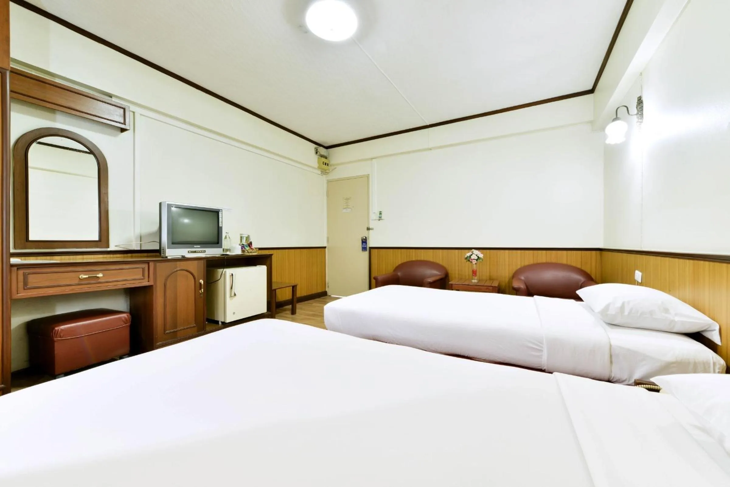 Photo of the whole room, Bed in Nice Palace Hotel