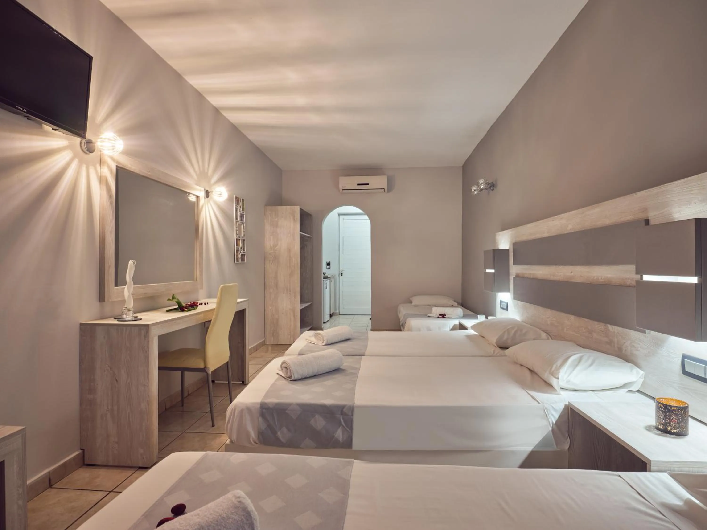 Photo of the whole room, Bed in Aeon Hotel