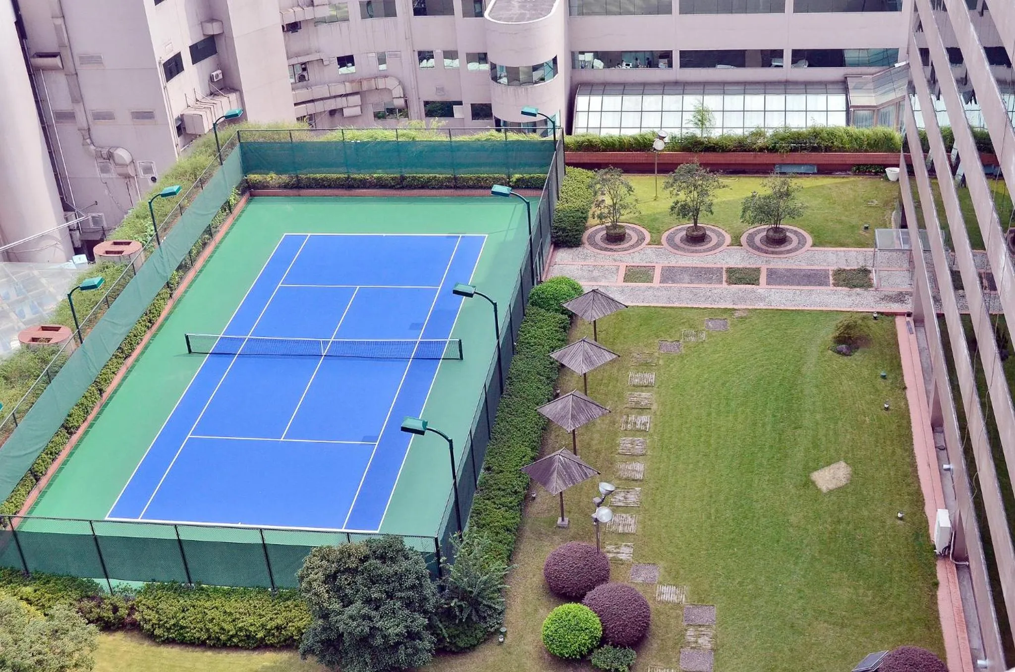 Tennis court in Narada Grand Hotel Zhejiang