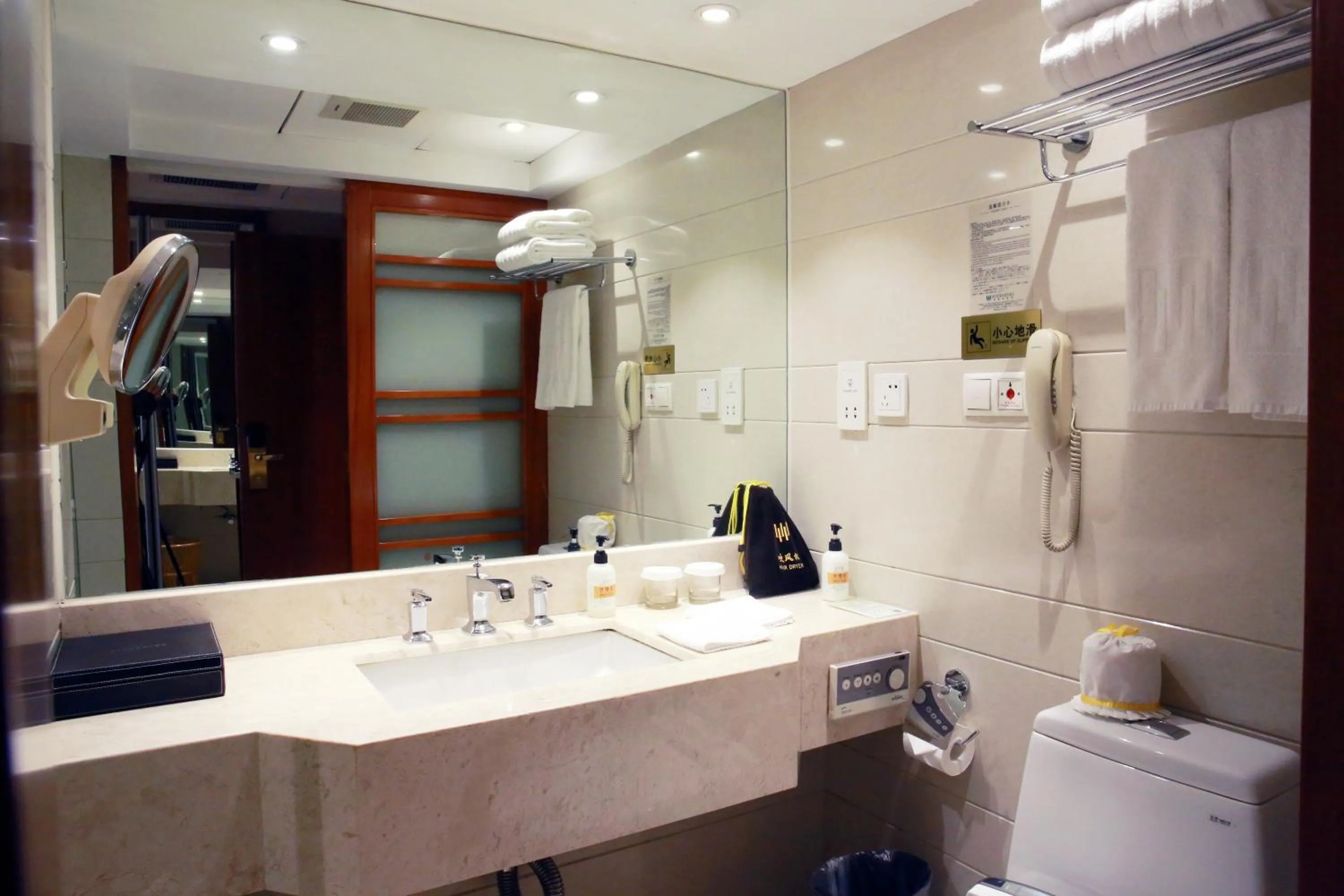 Toilet in Narada Grand Hotel Zhejiang