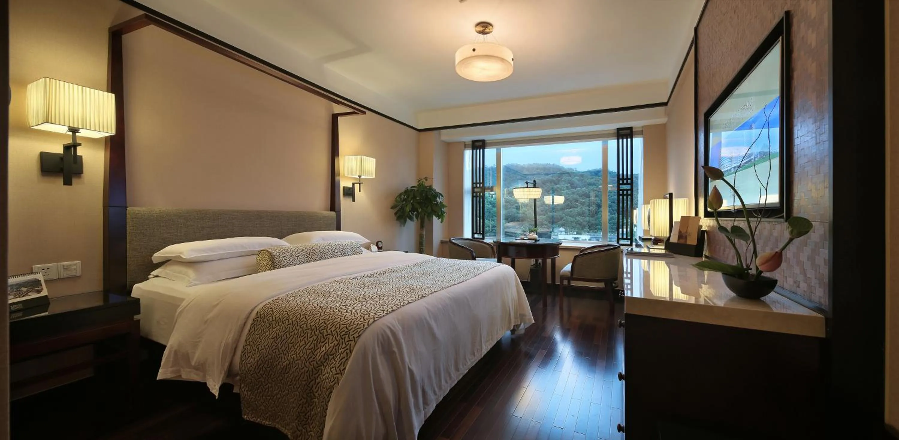 Photo of the whole room, Bed in Narada Grand Hotel Zhejiang