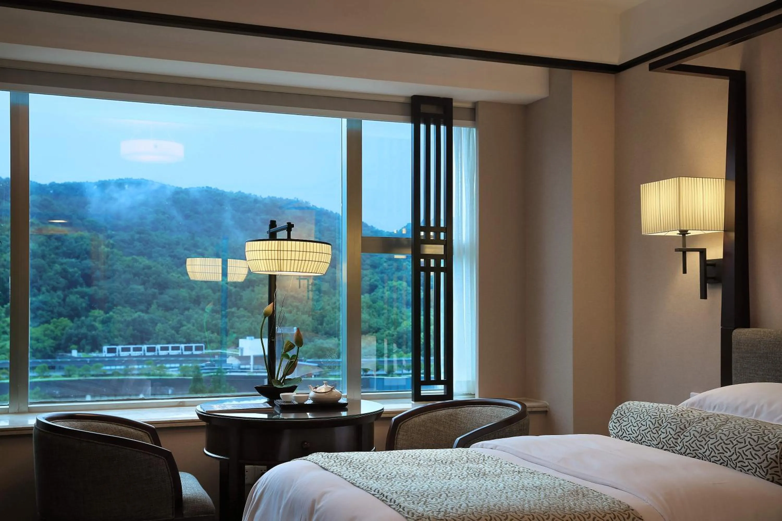 Mountain view, Bed in Narada Grand Hotel Zhejiang
