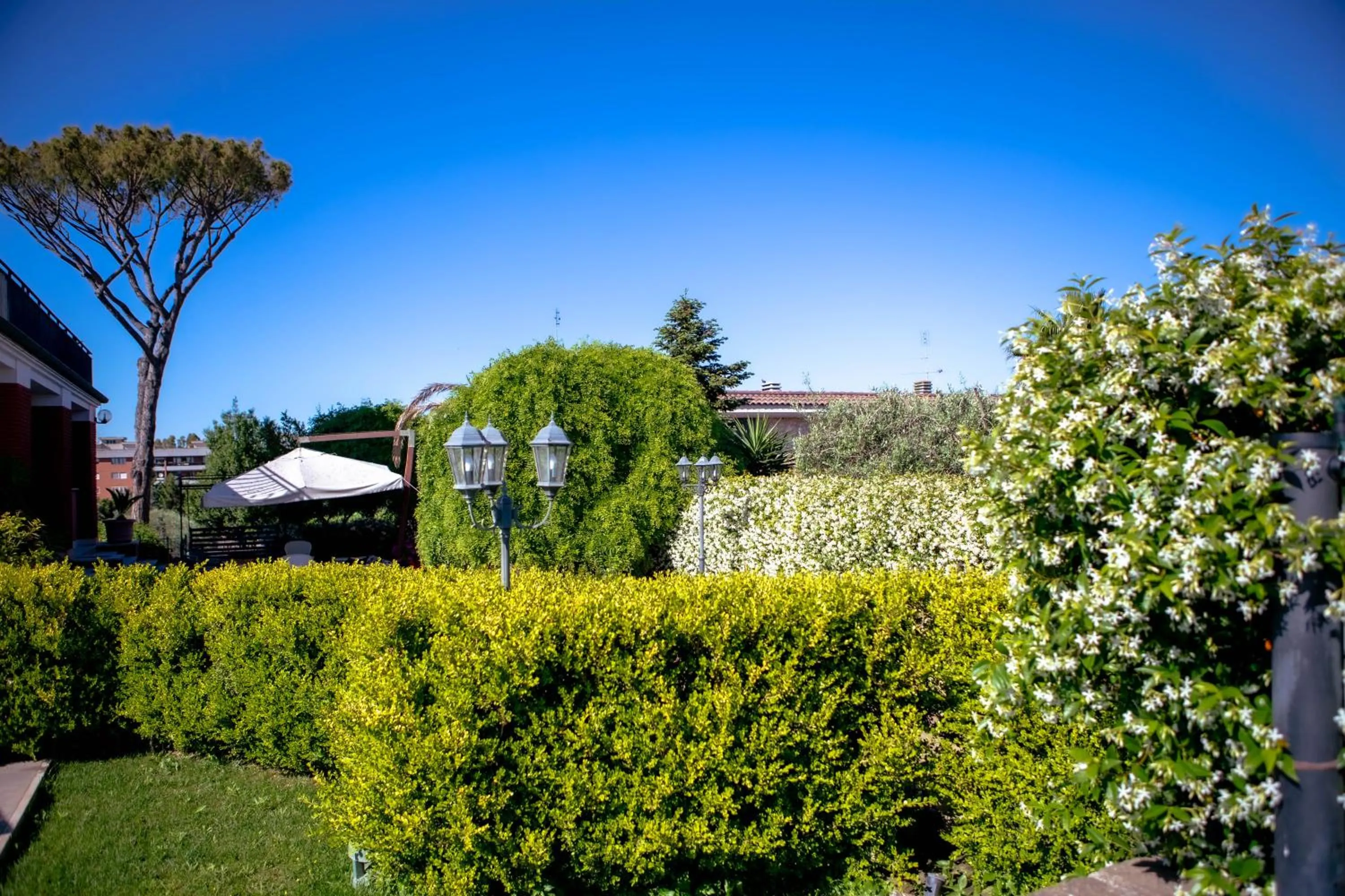 Garden view in Relais Villa Italia