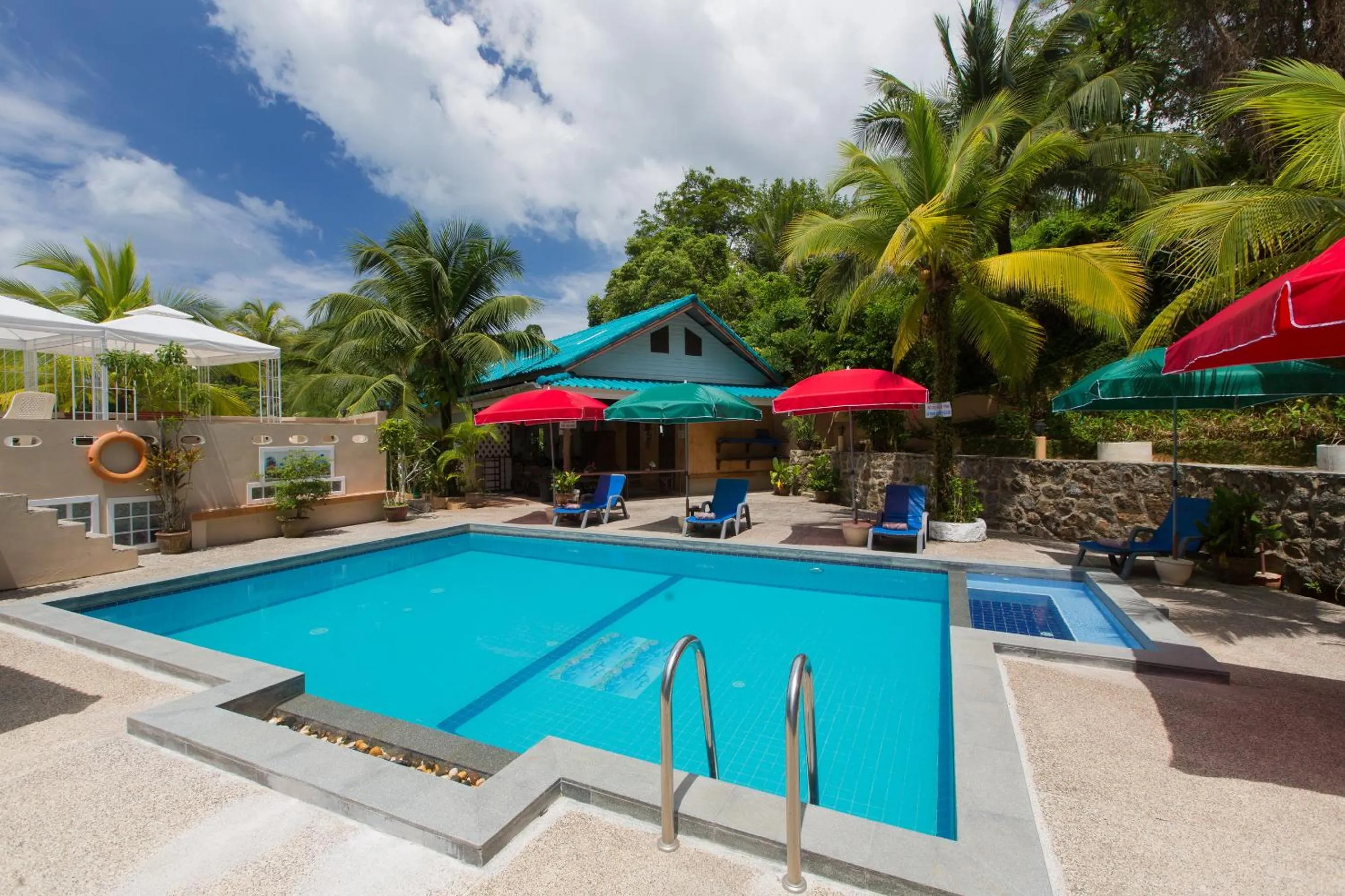 Swimming pool in Patong Rai Rom Yen Resort SHA