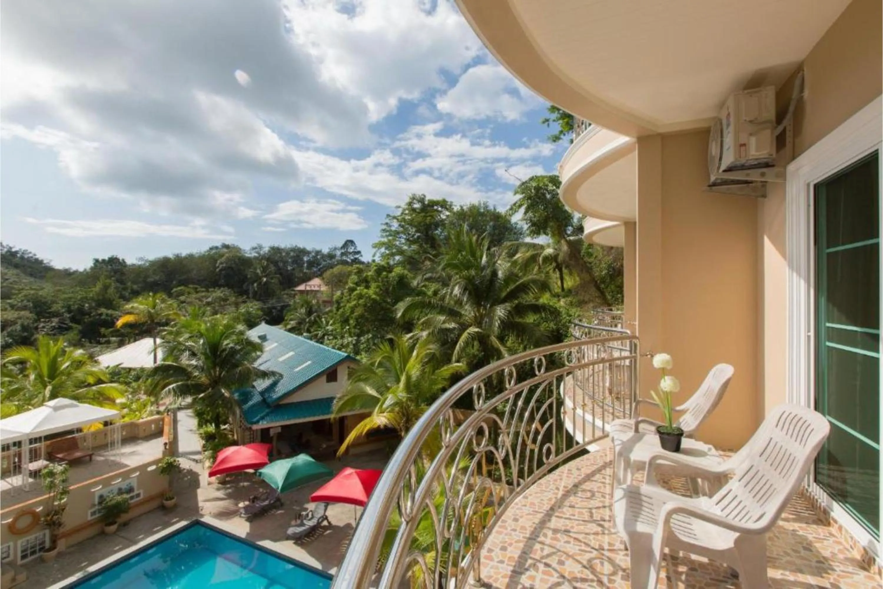 Balcony/Terrace in Patong Rai Rom Yen Resort SHA