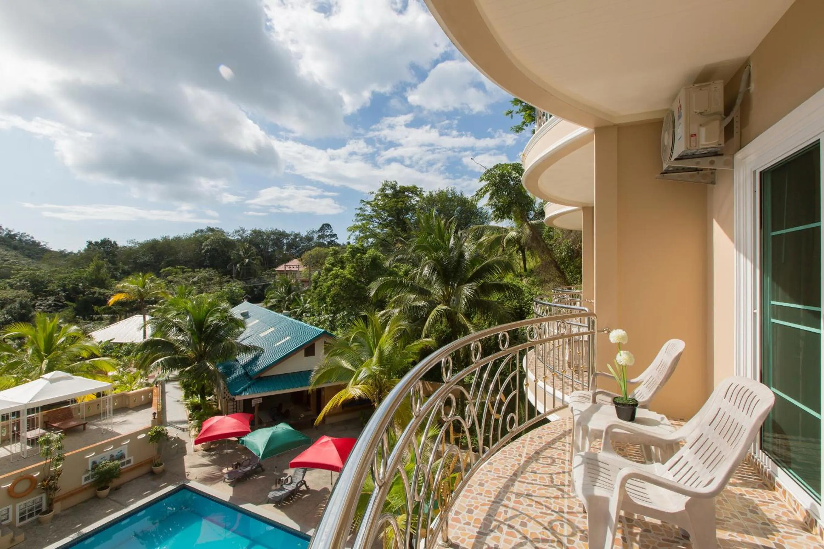 Balcony/Terrace in Patong Rai Rom Yen Resort SHA