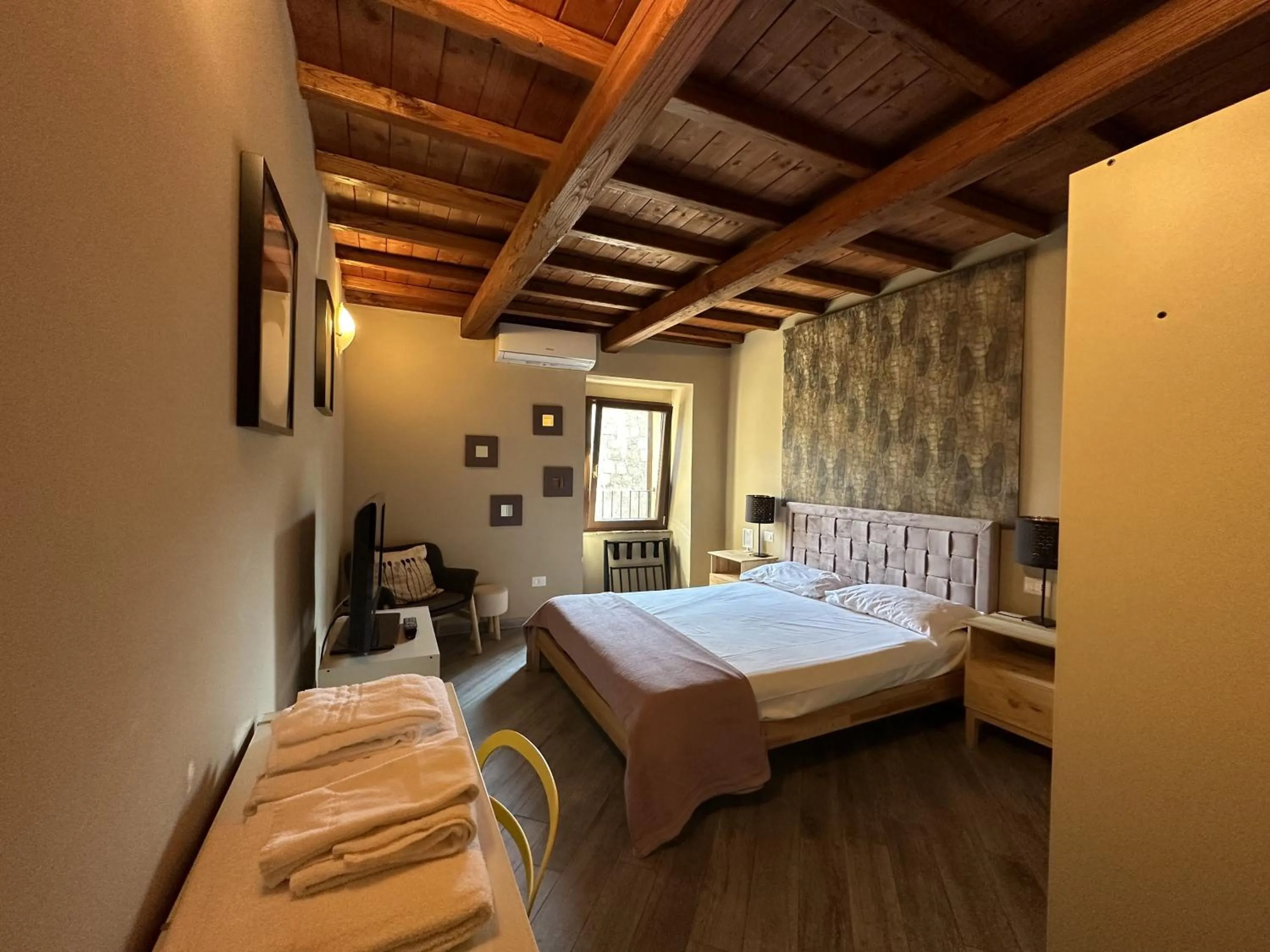 Photo of the whole room, Bed in Al Cardinale