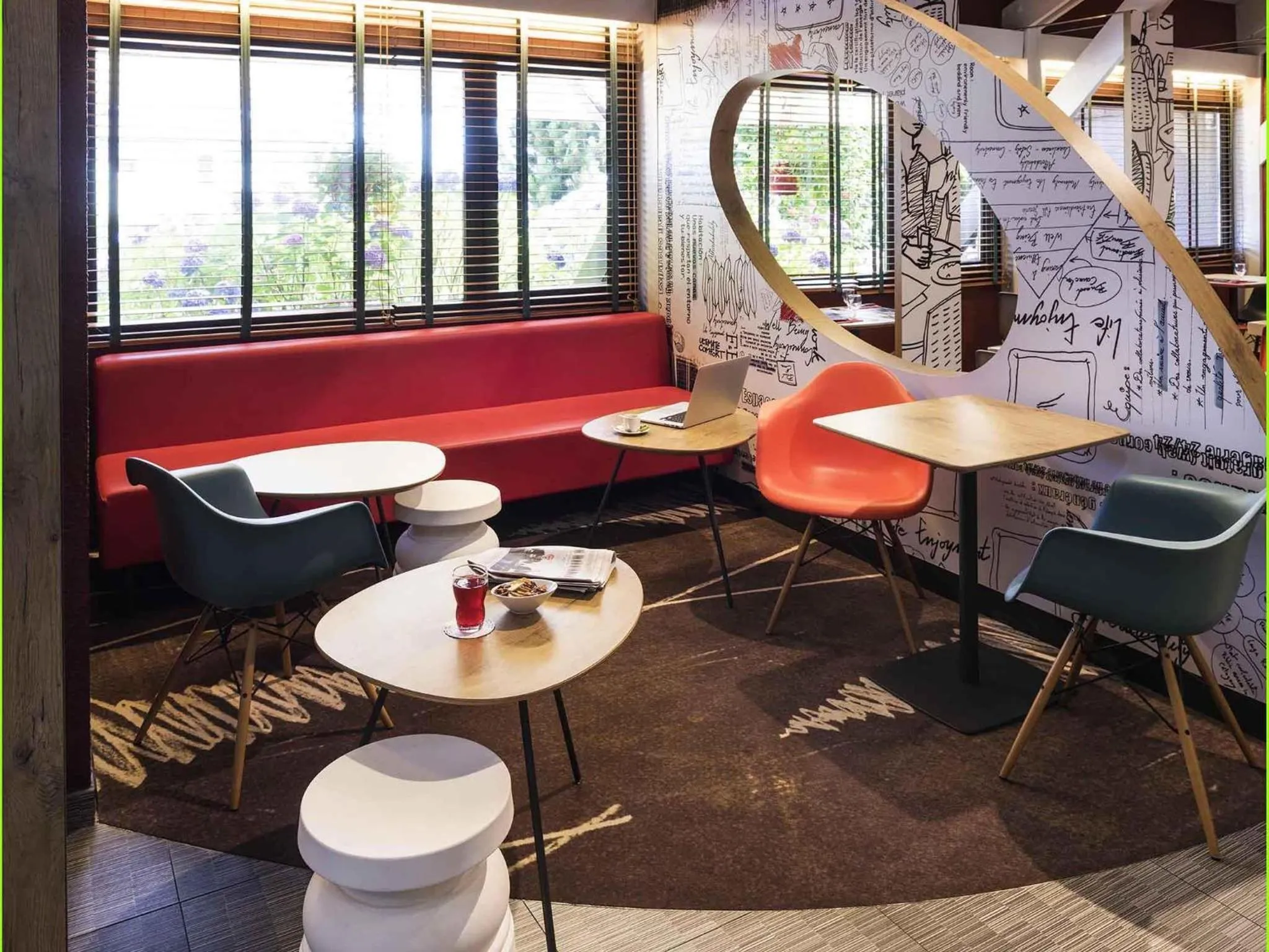 Lounge or bar in ibis Montbéliard