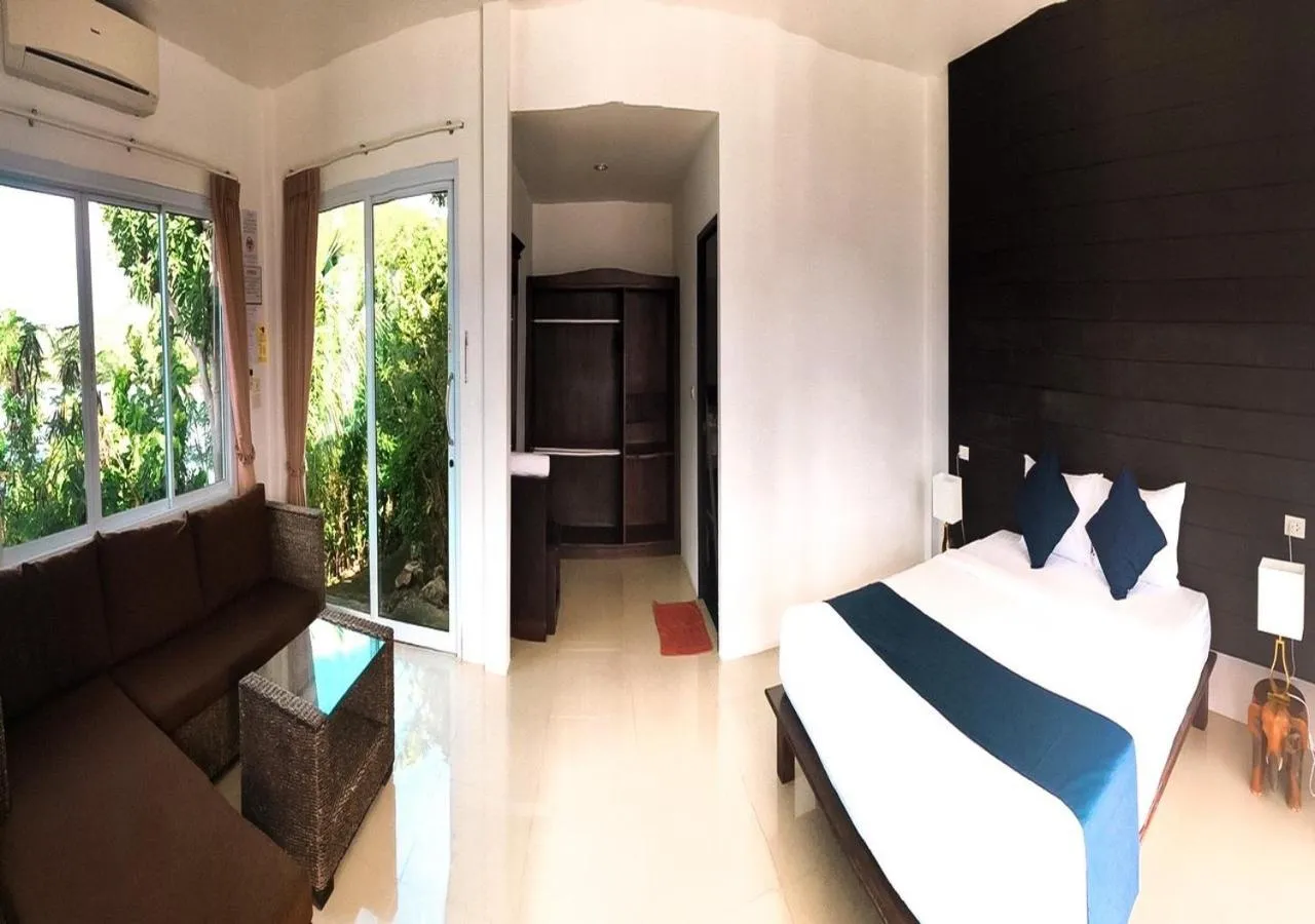 Bedroom, Bed in High Life Bungalow