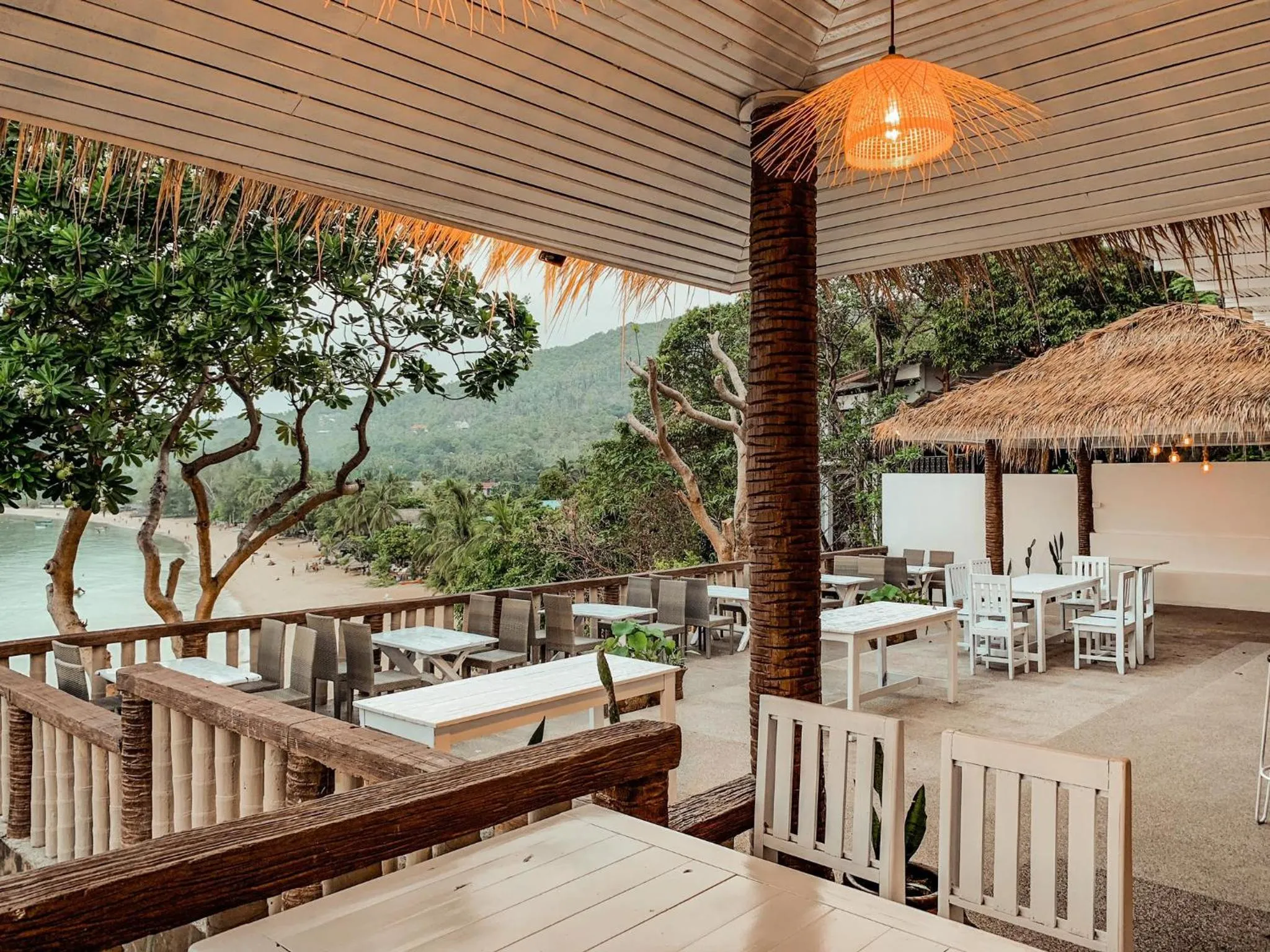 Restaurant/places to eat in High Life Bungalow