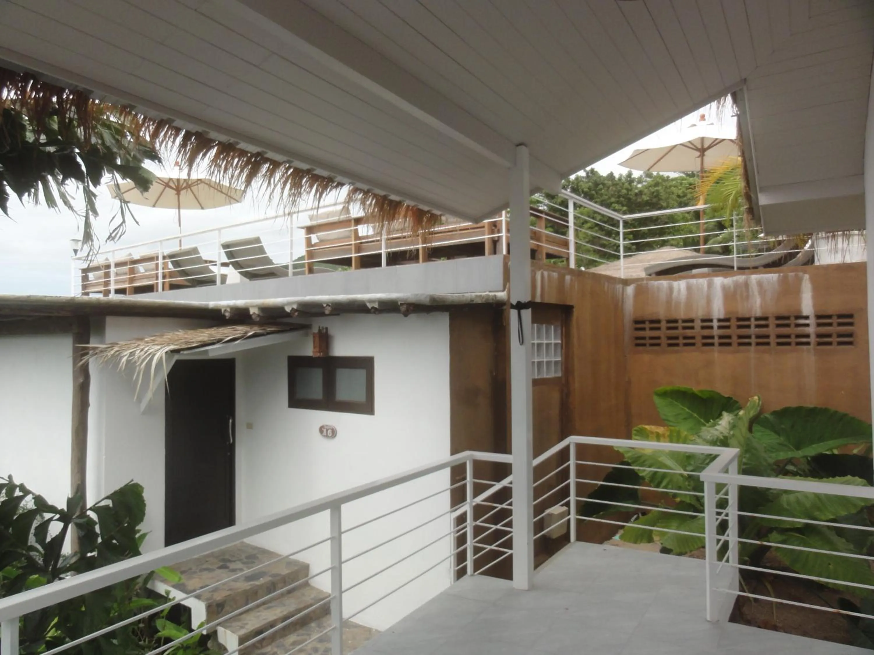 Facade/entrance in High Life Bungalow