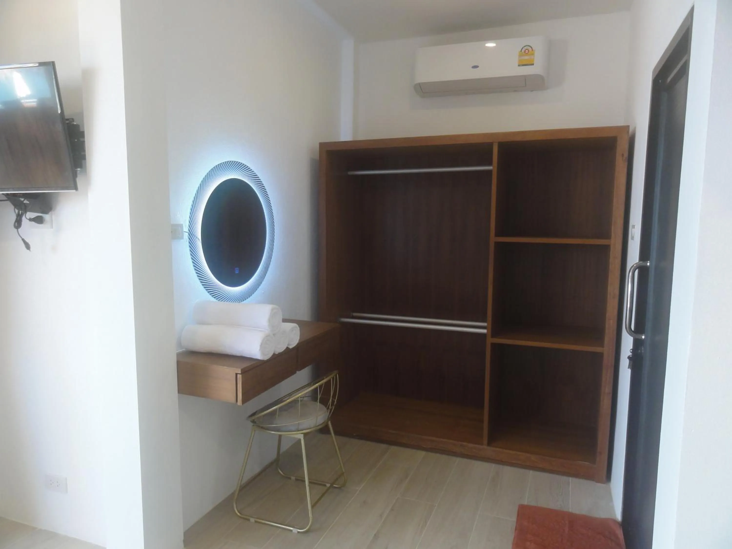 Photo of the whole room in High Life Bungalow