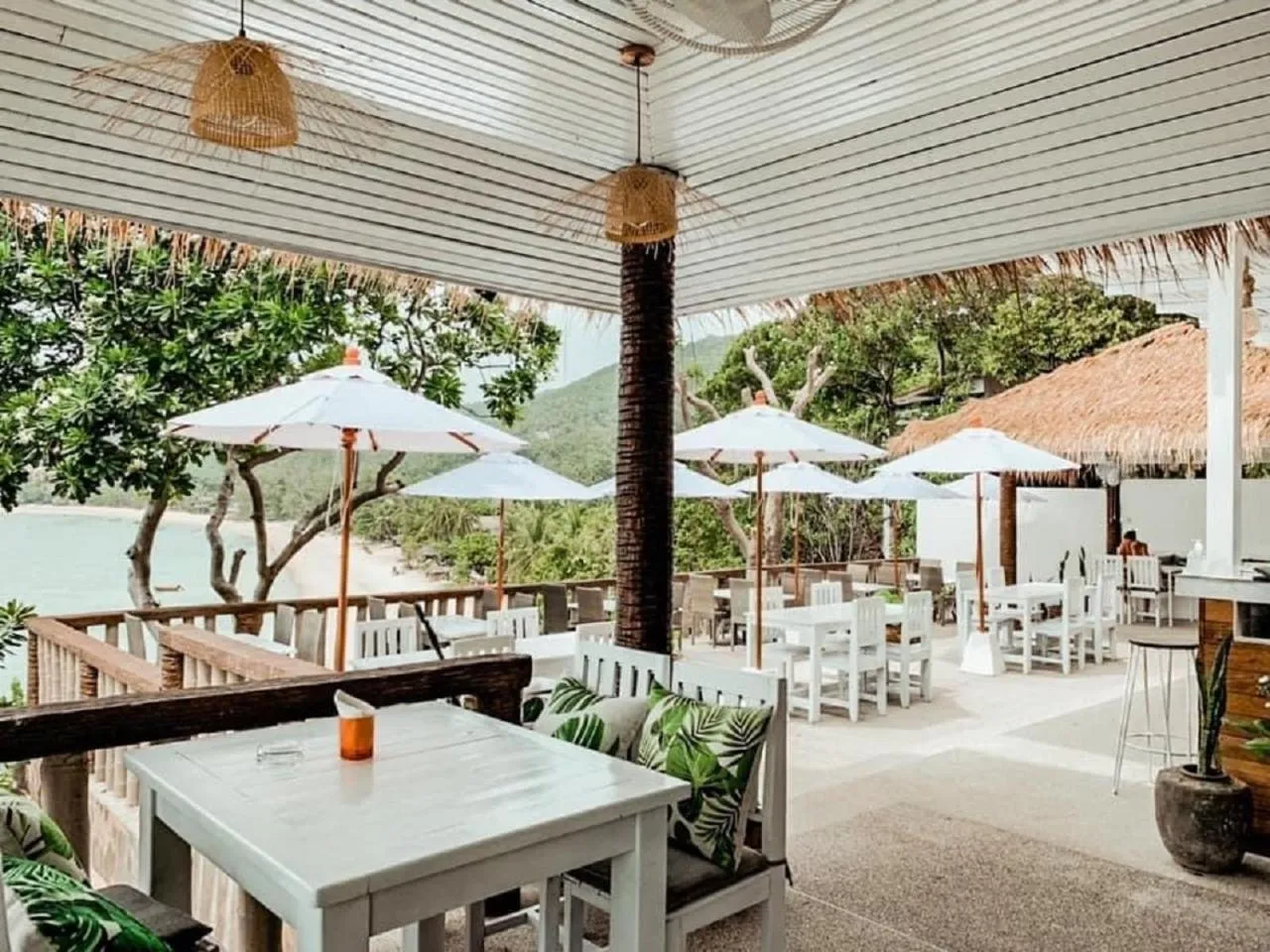 Restaurant/places to eat in High Life Bungalow