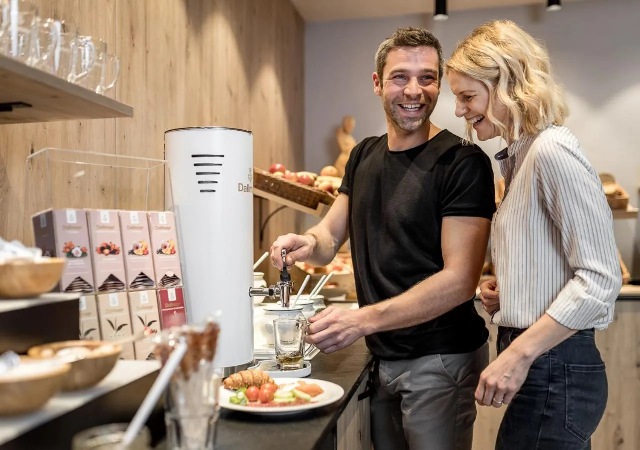 People in Alpin Art & Spa Hotel Naudererhof Superior