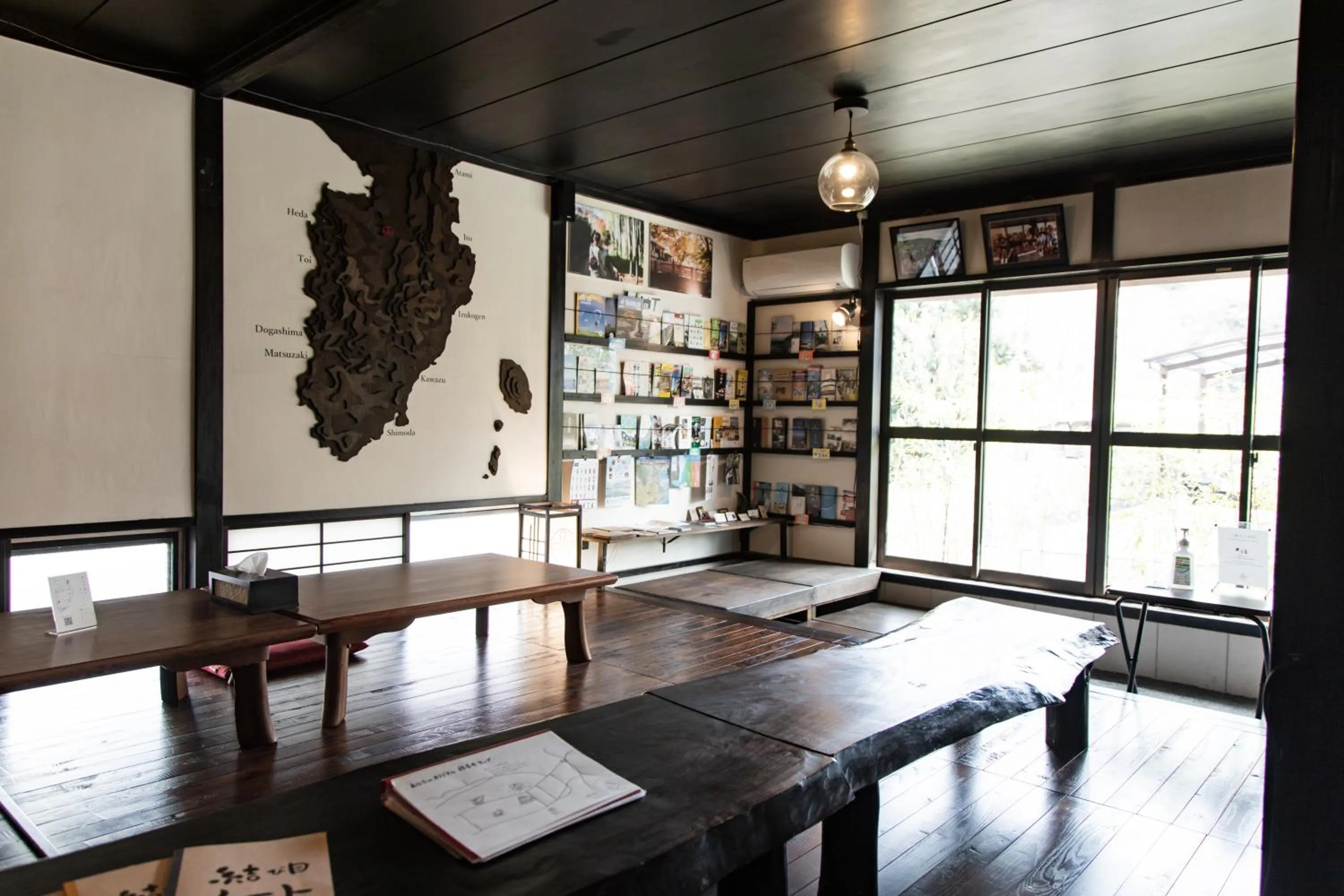 Communal lounge/ TV room in Hostel Knot