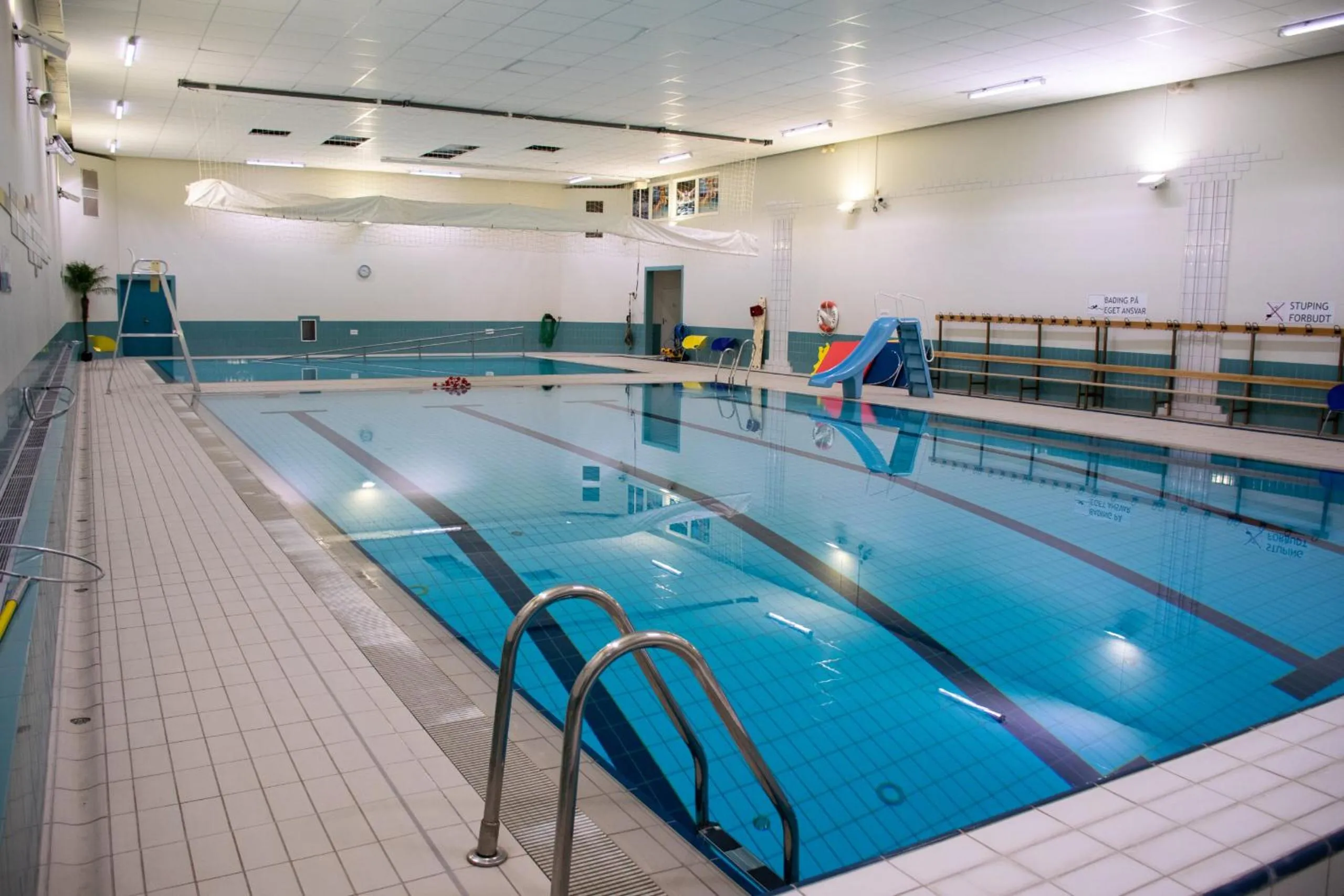 Swimming pool in Dolmsundet Hotell Hitra