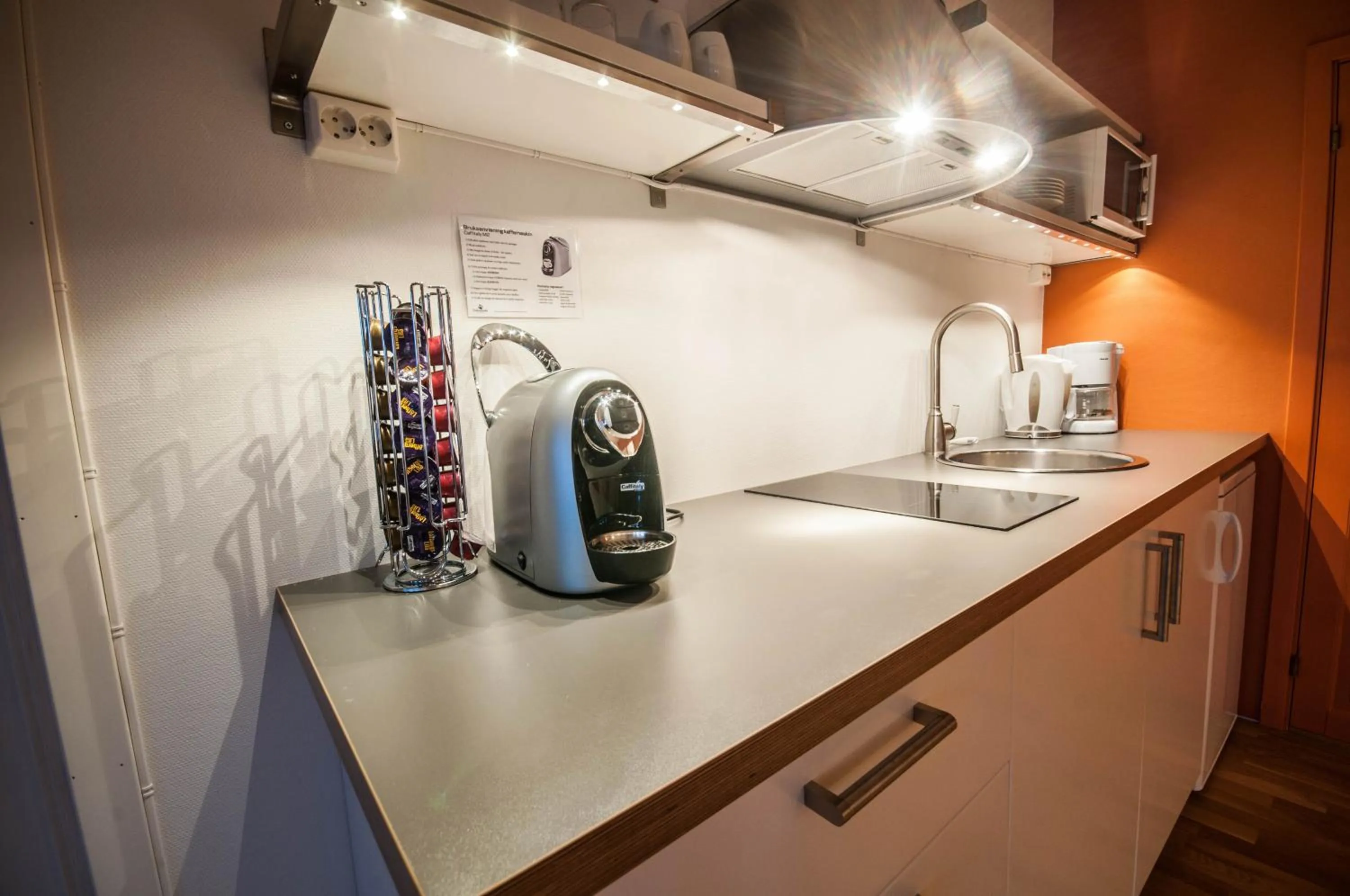 Kitchen or kitchenette in Dolmsundet Hotell Hitra