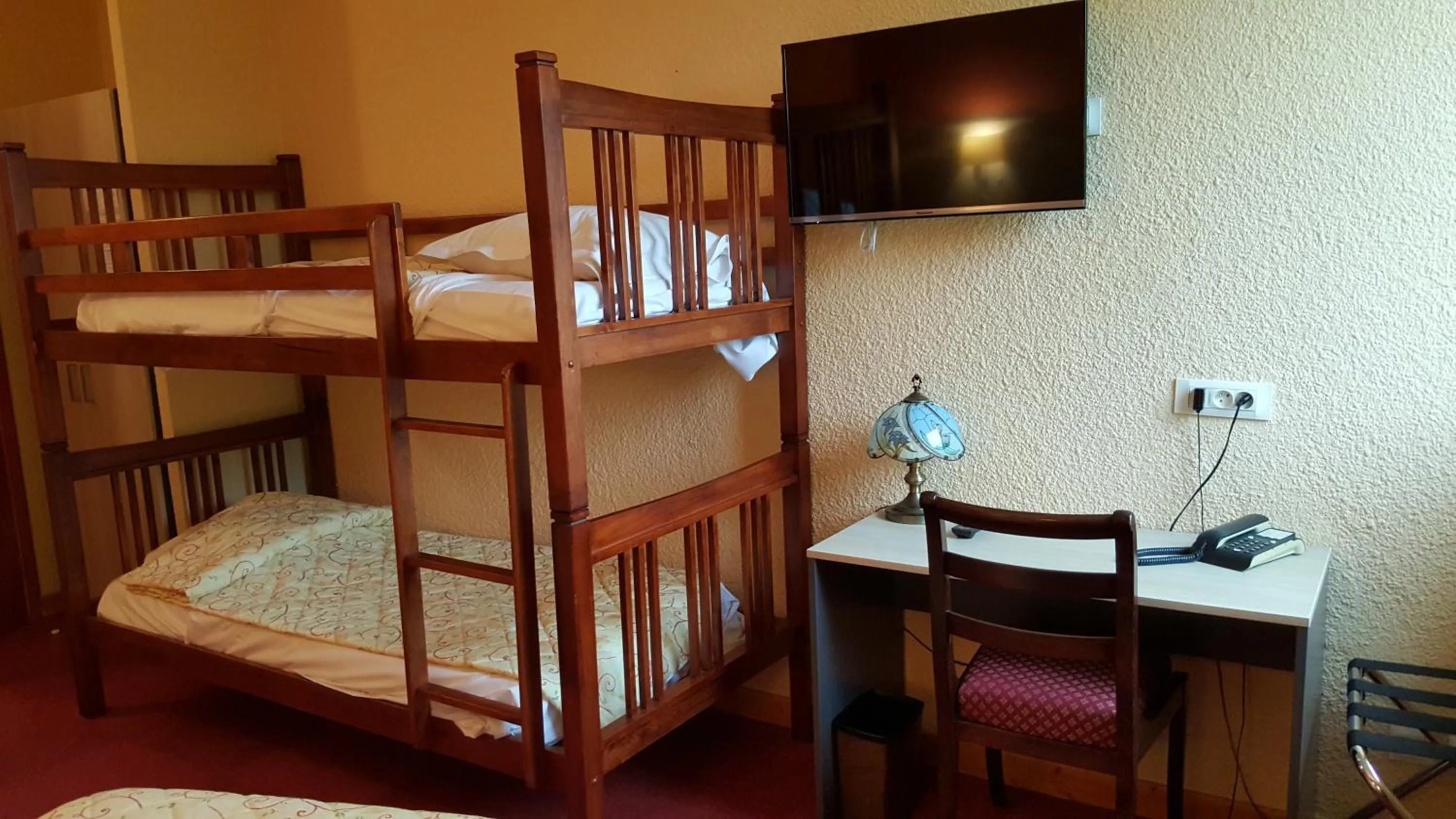 TV and multimedia, Bed in Hotel Restaurant La Martiniere