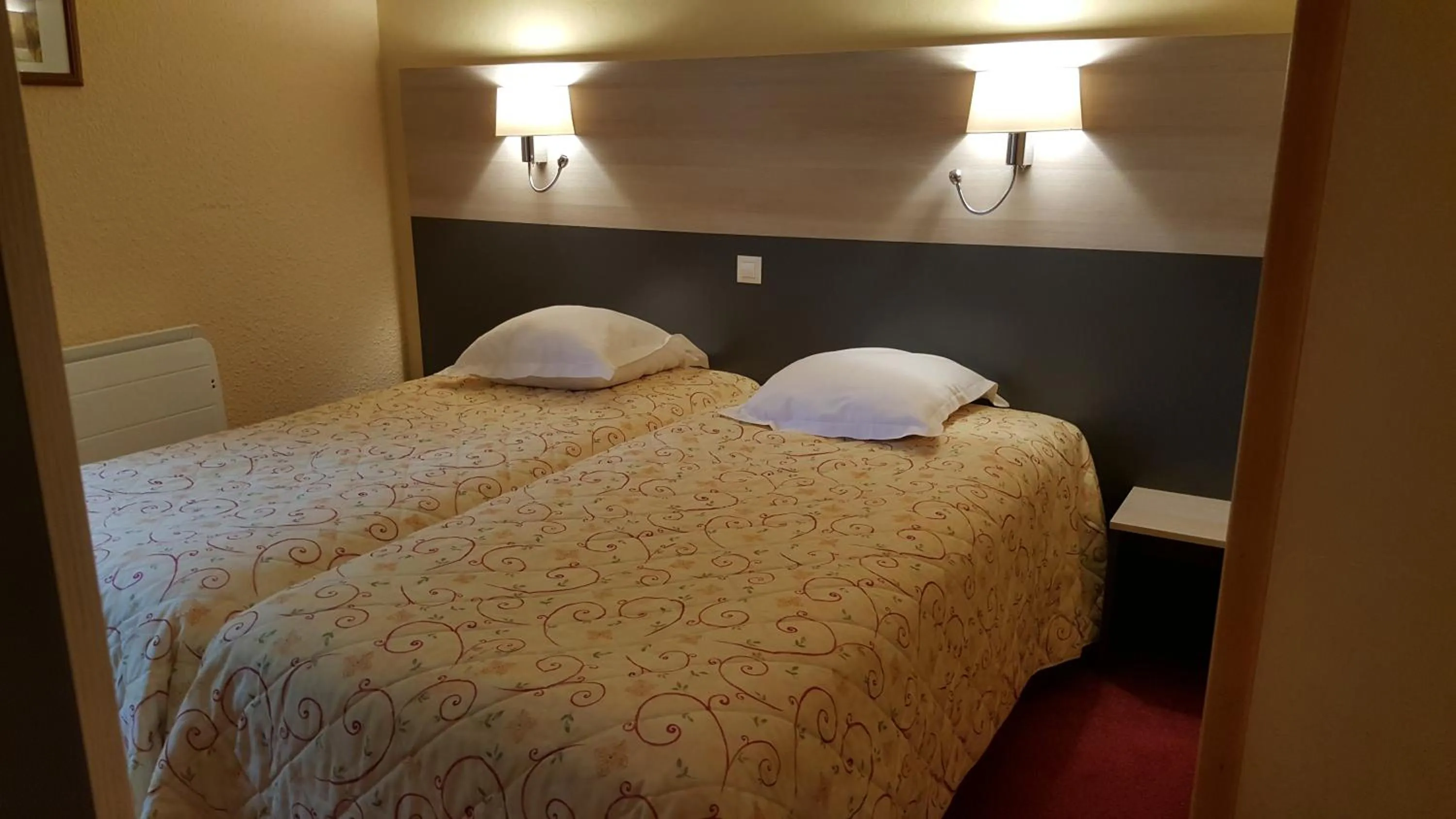 Bed in Hotel Restaurant La Martiniere