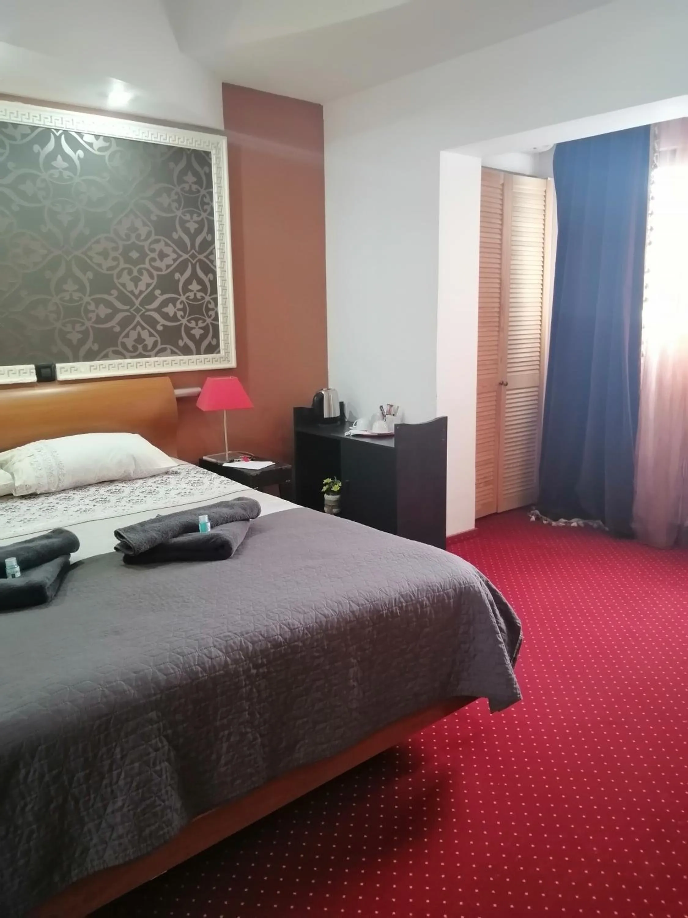 Photo of the whole room, Bed in Bizant Boutique