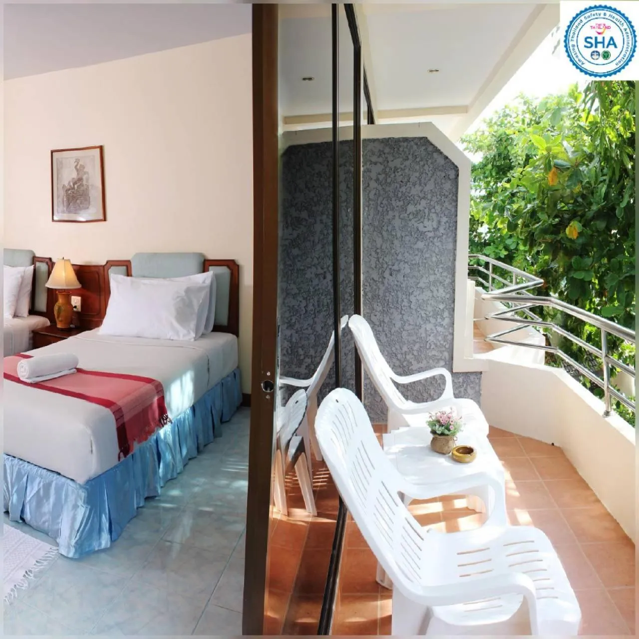 View (from property/room), Bed in Baan Pron Phateep