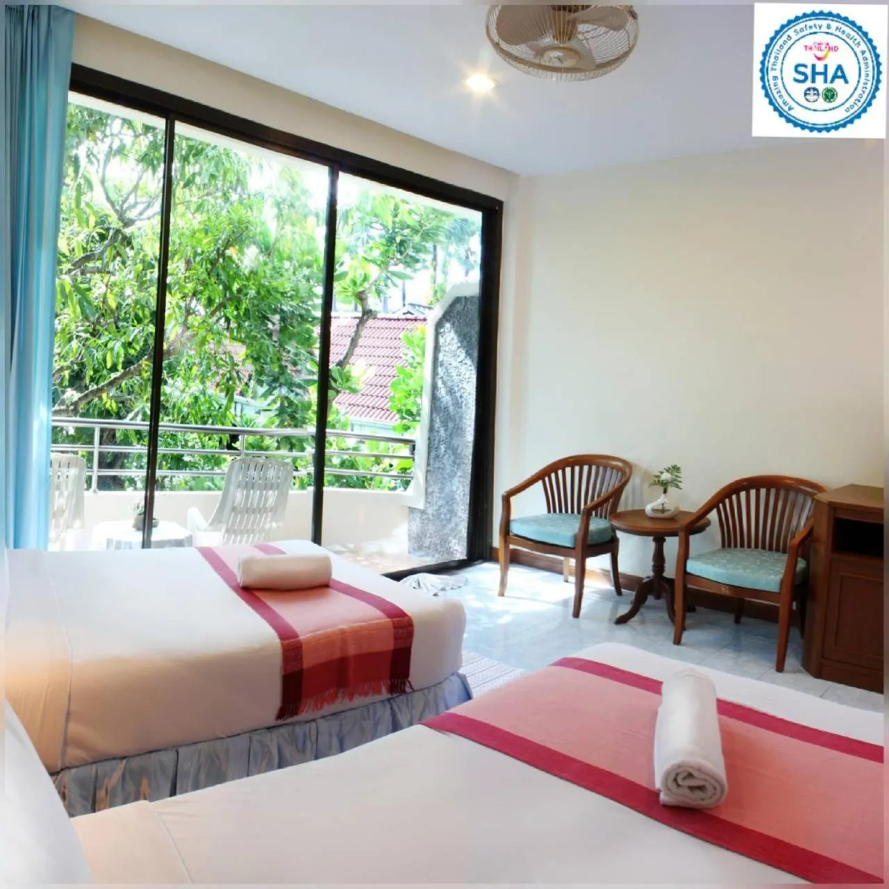 View (from property/room), Bed in Baan Pron Phateep