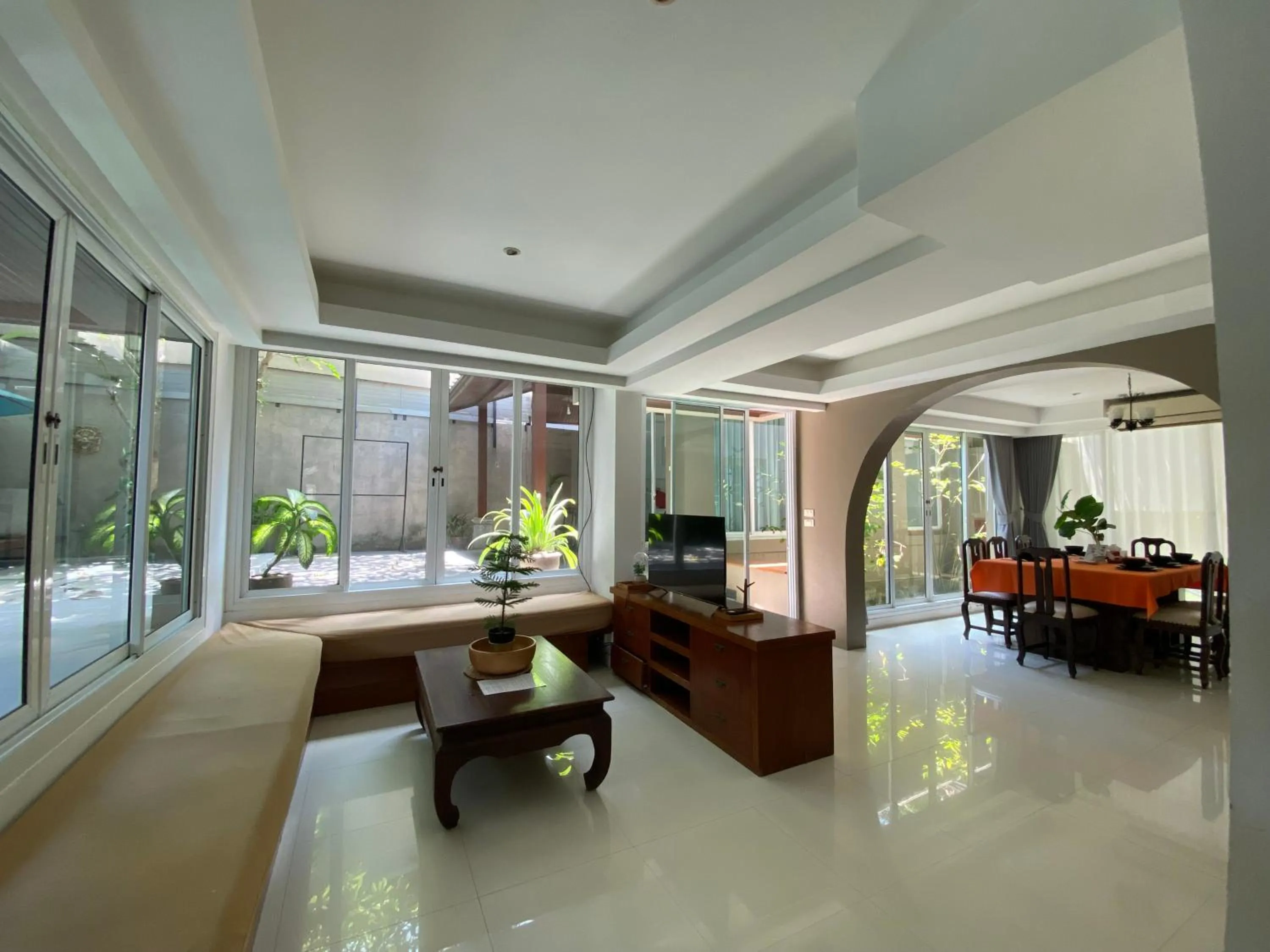 Photo of the whole room in Baan Khao Hua Jook