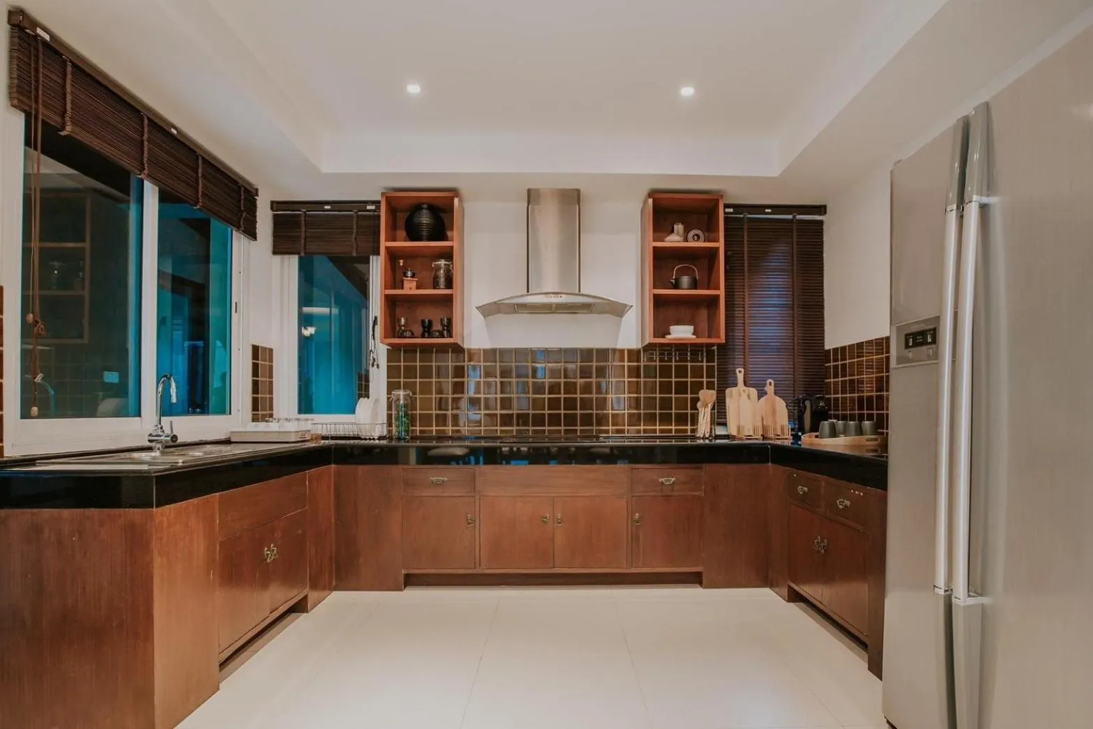 Restaurant/places to eat in Baan Khao Hua Jook