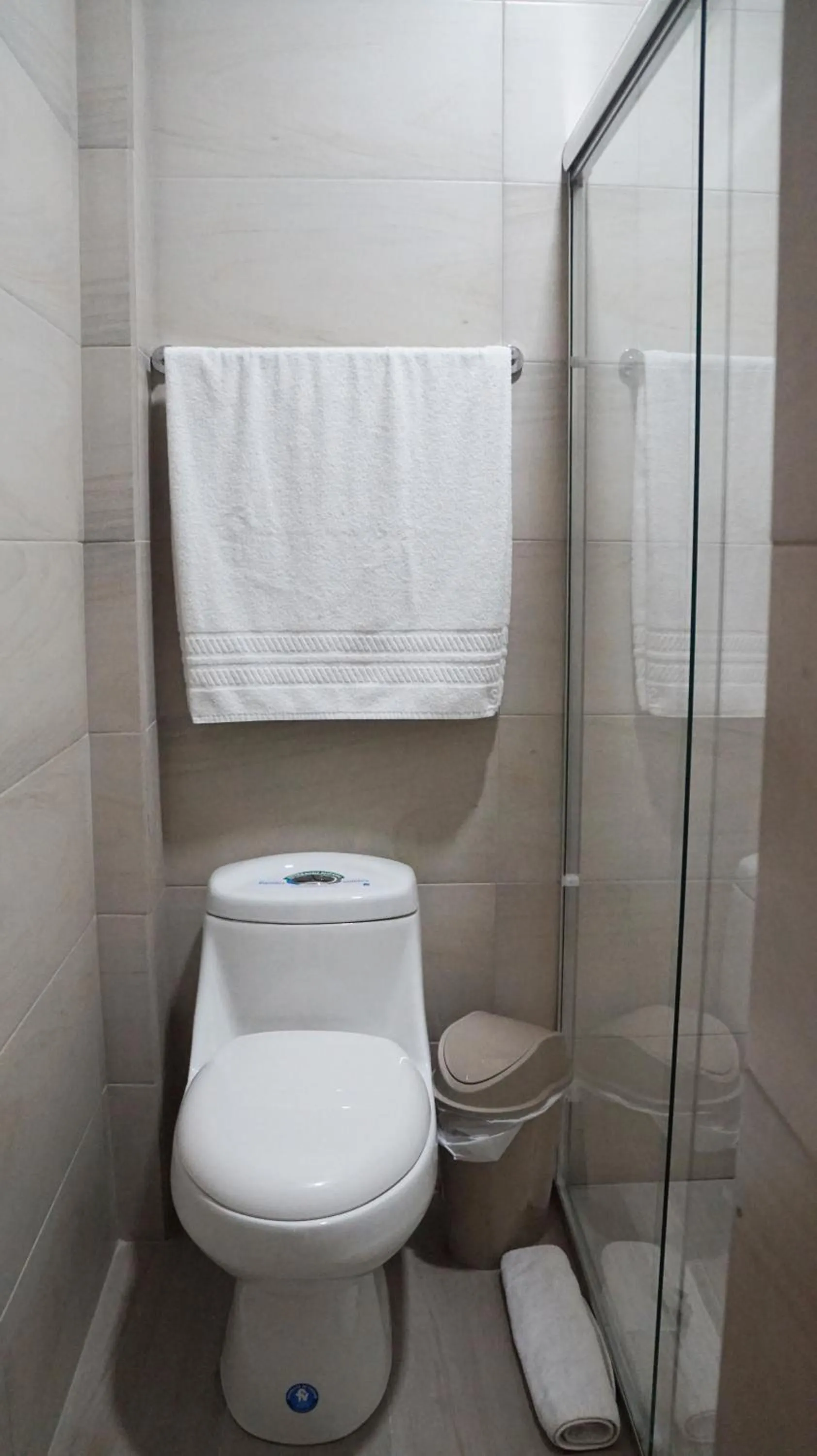 Toilet in Edificio Tofino