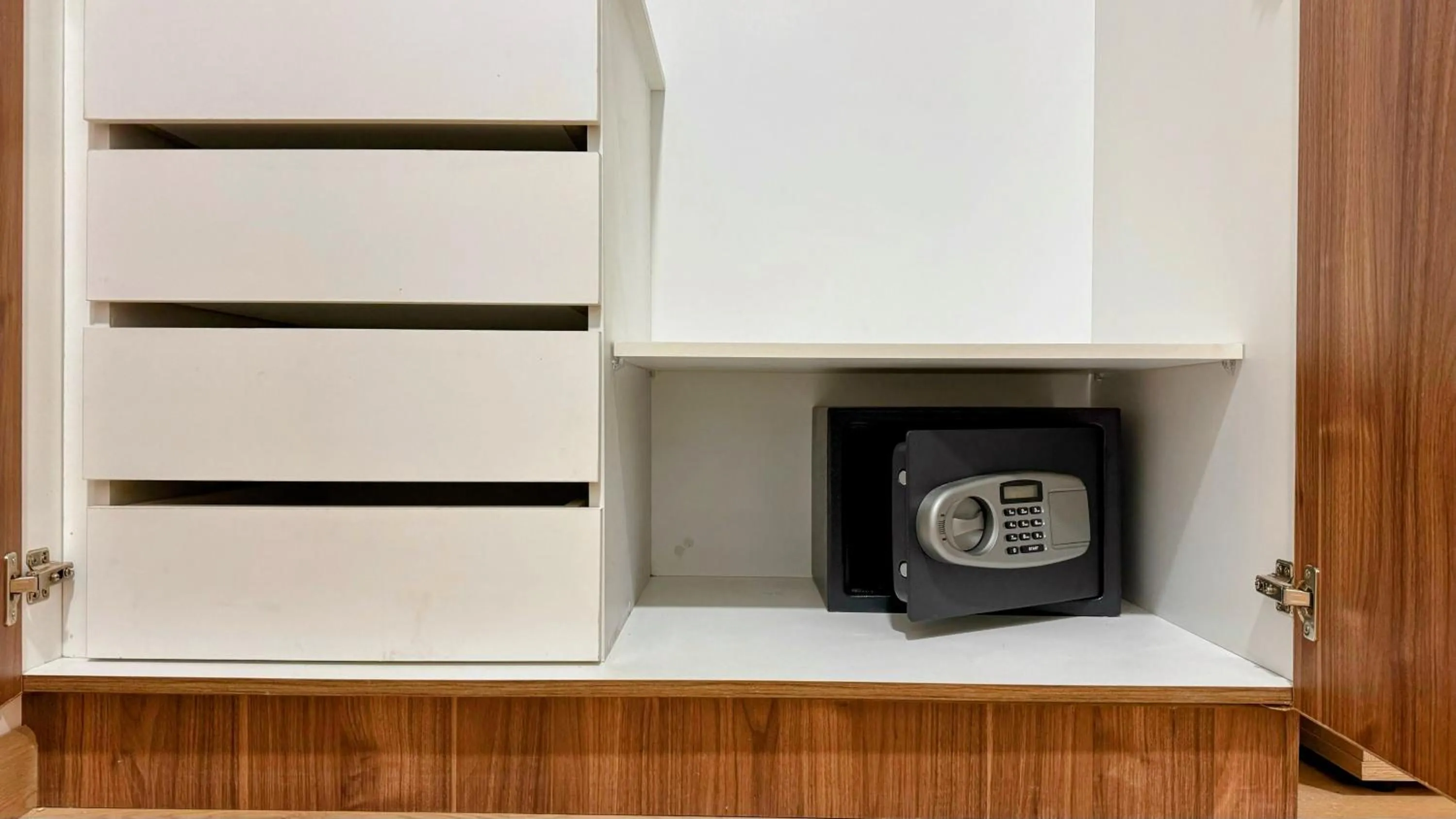 safe in Edificio Tofino