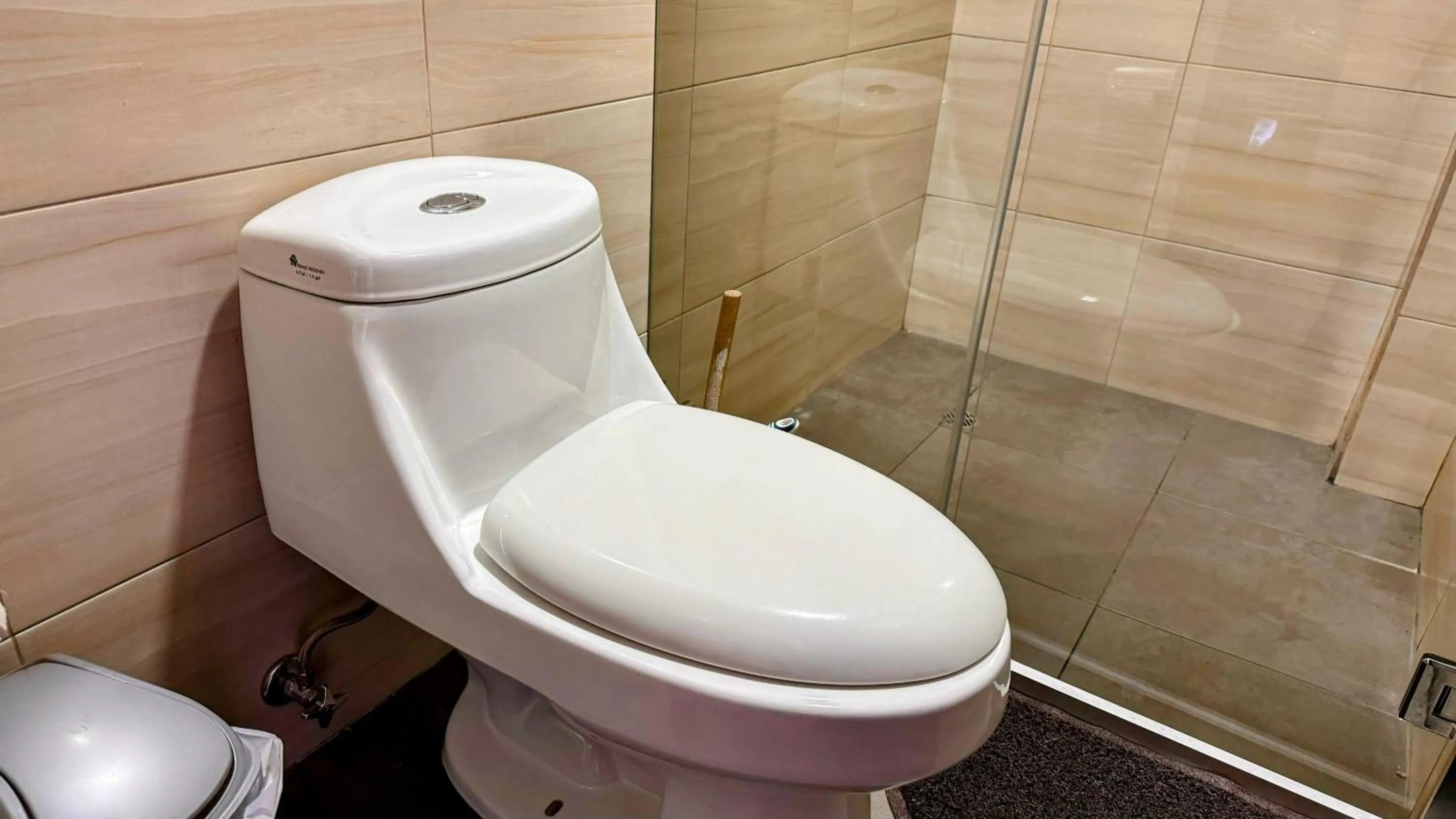 Toilet in Edificio Tofino