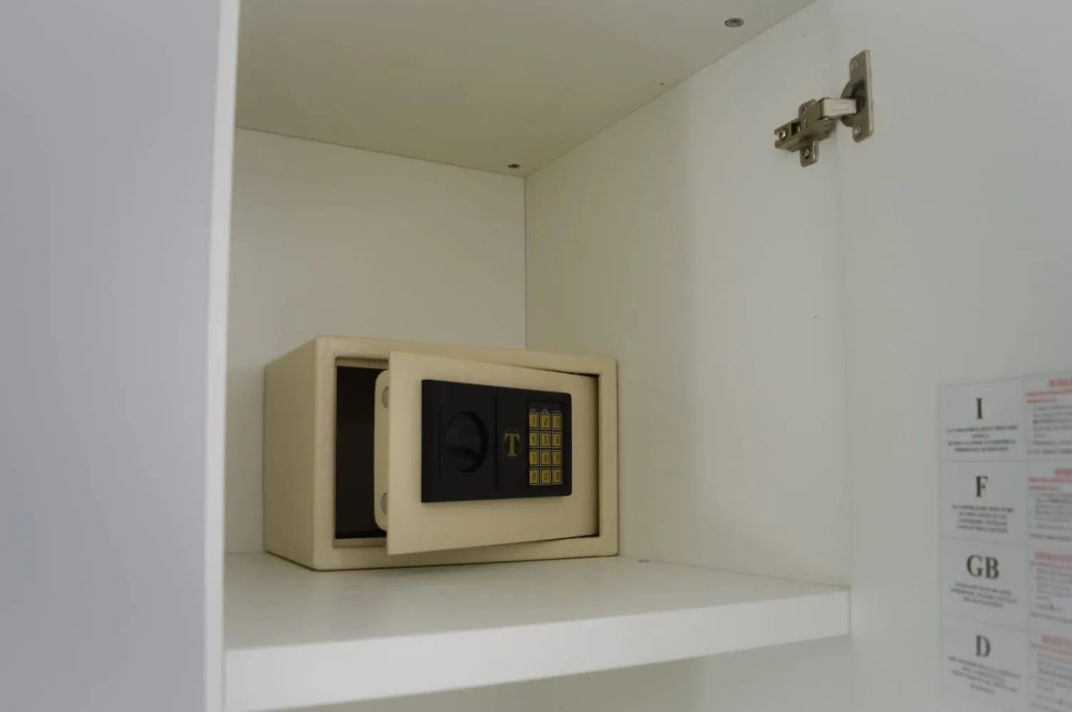 safe in B&B Dolce Idea