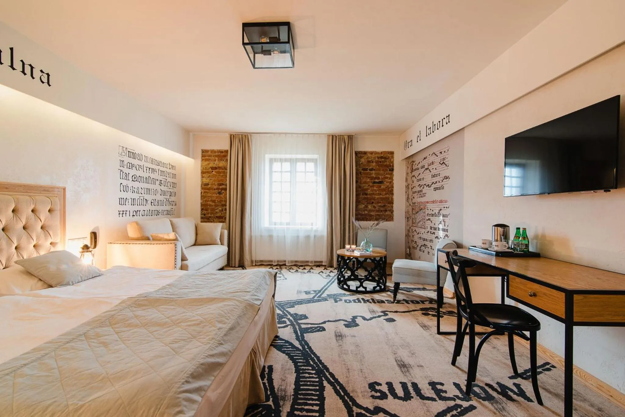 Living room, Bed in Hotel Podklasztorze