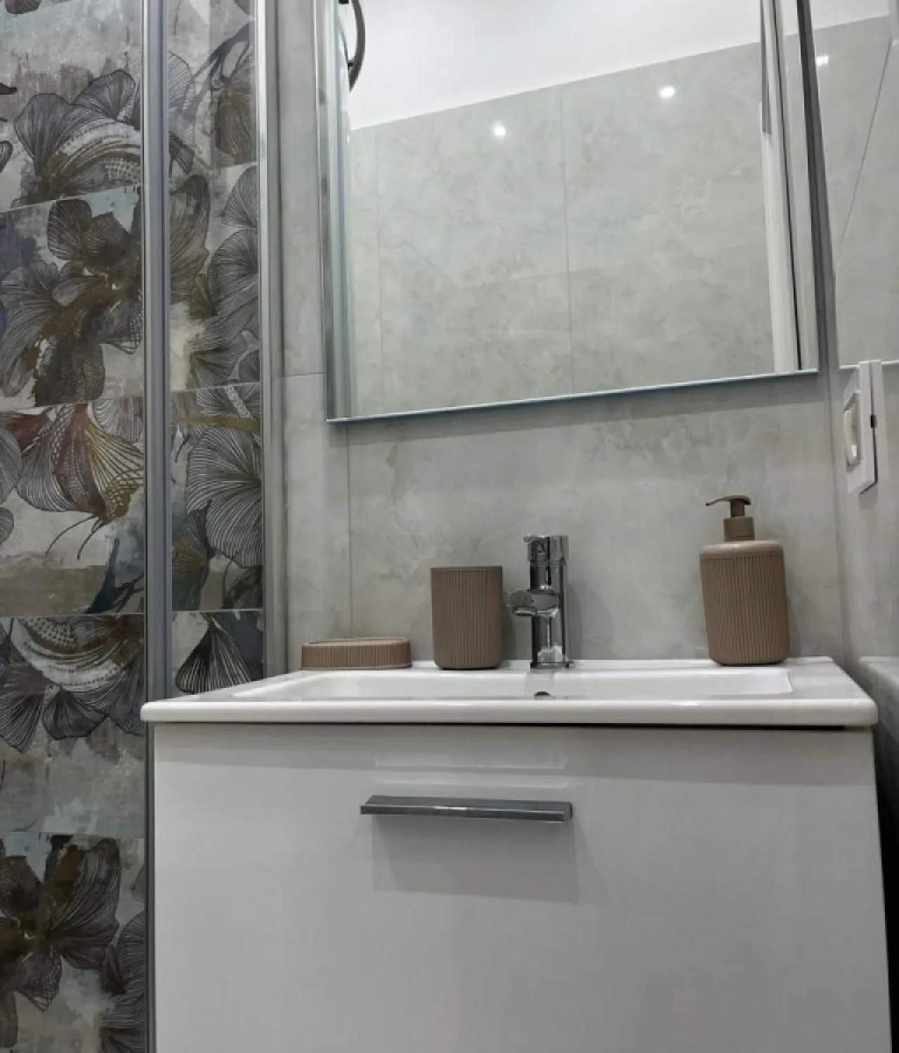 Bathroom in Royal Flower