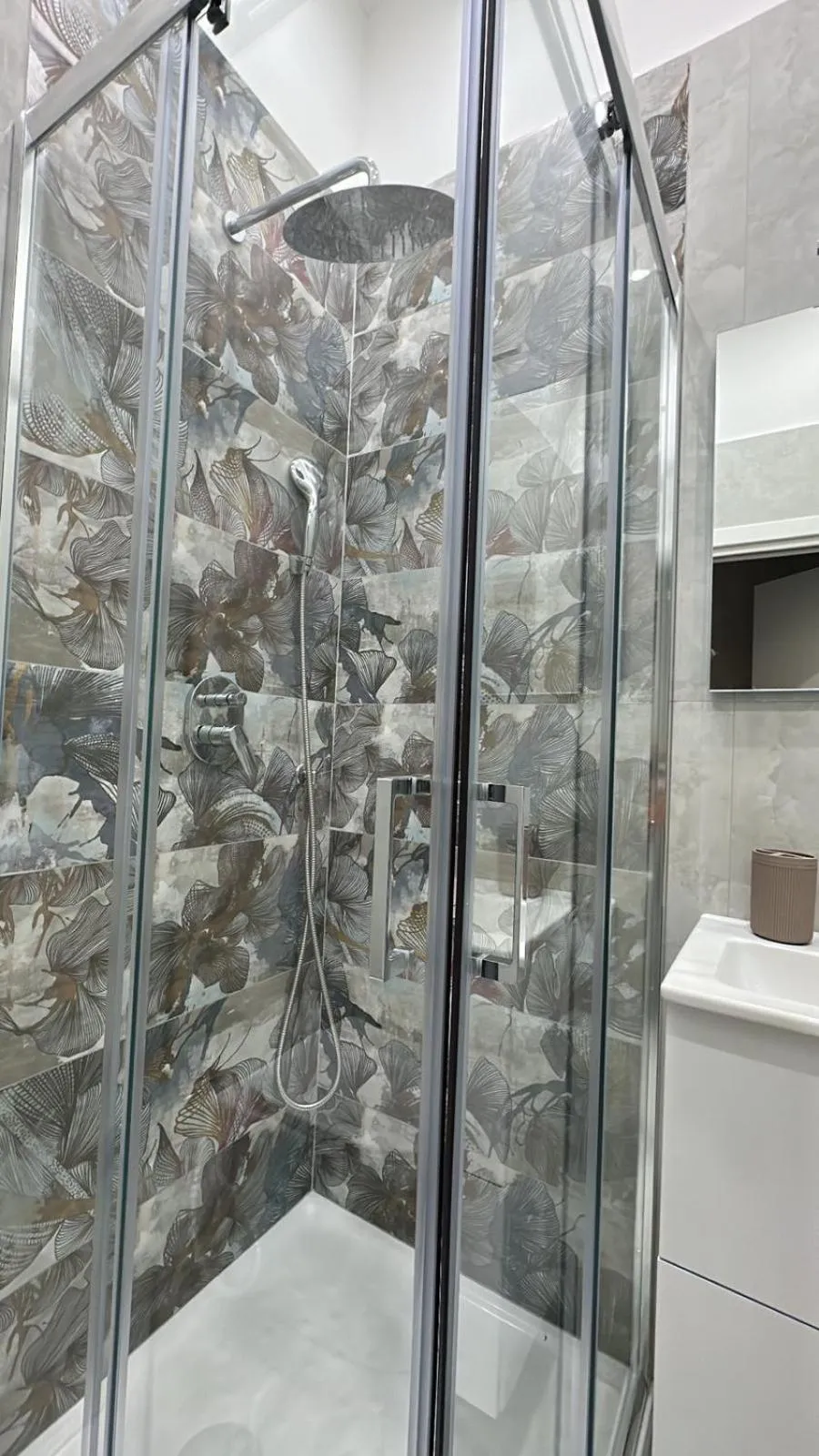 Shower in Royal Flower