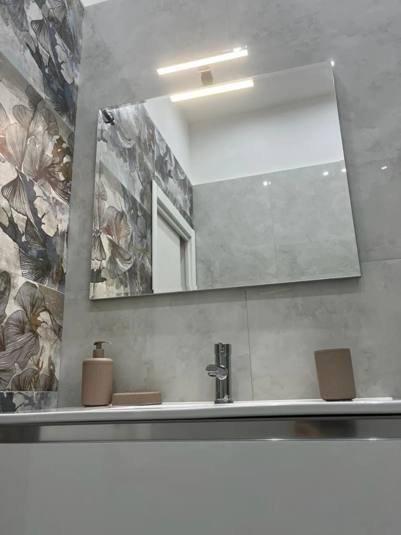 Bathroom in Royal Flower