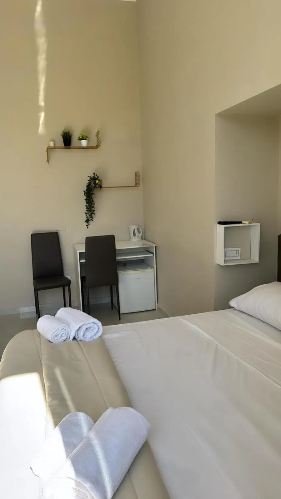 Bedroom, Bed in Royal Flower