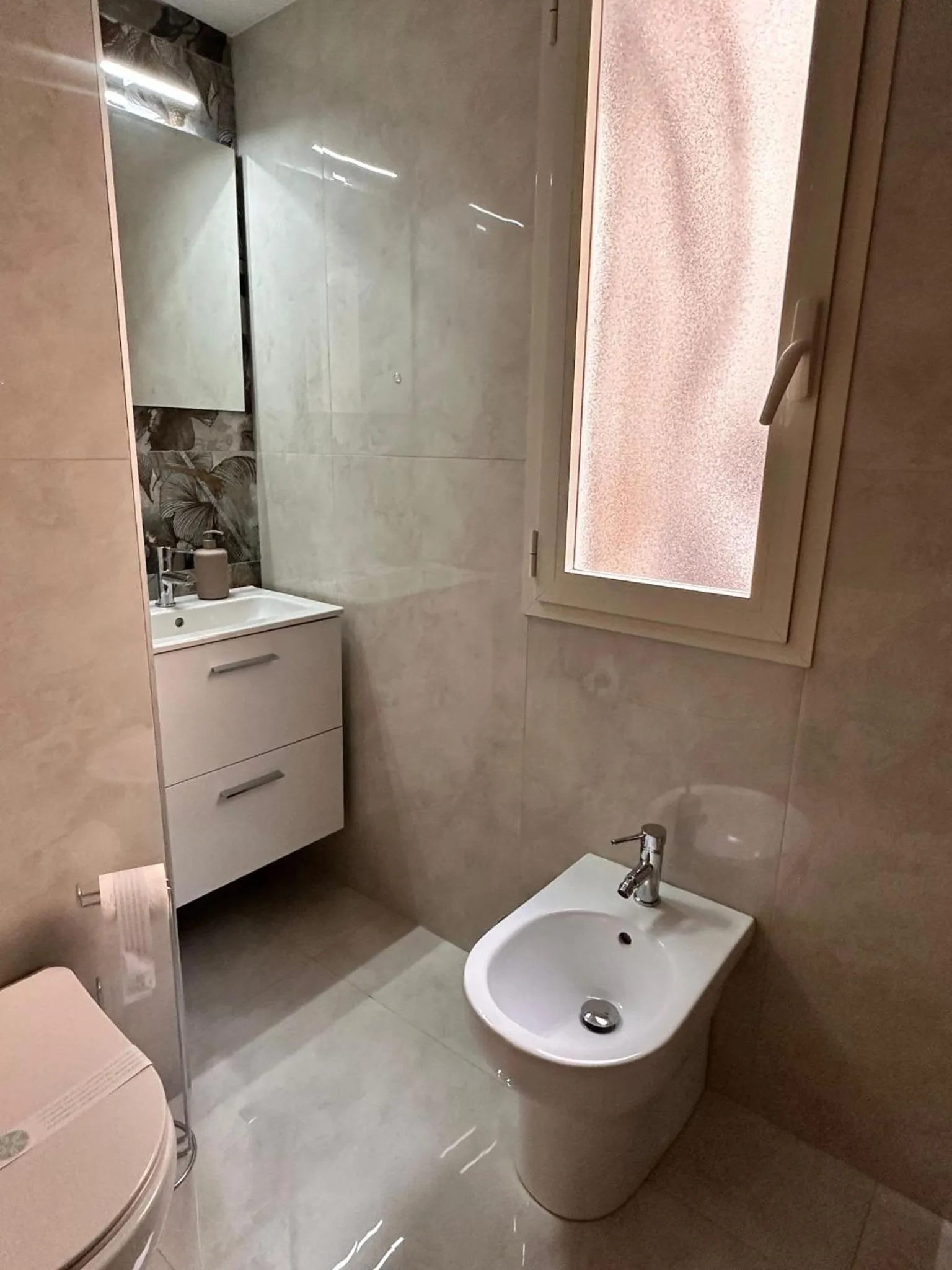 Shower in Royal Flower