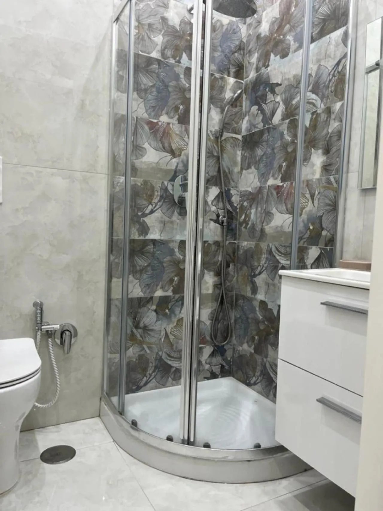 Shower in Royal Flower