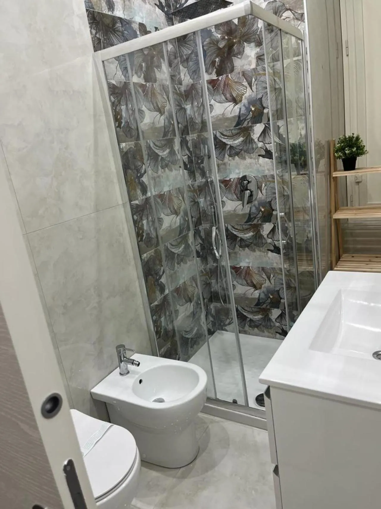 Shower in Royal Flower