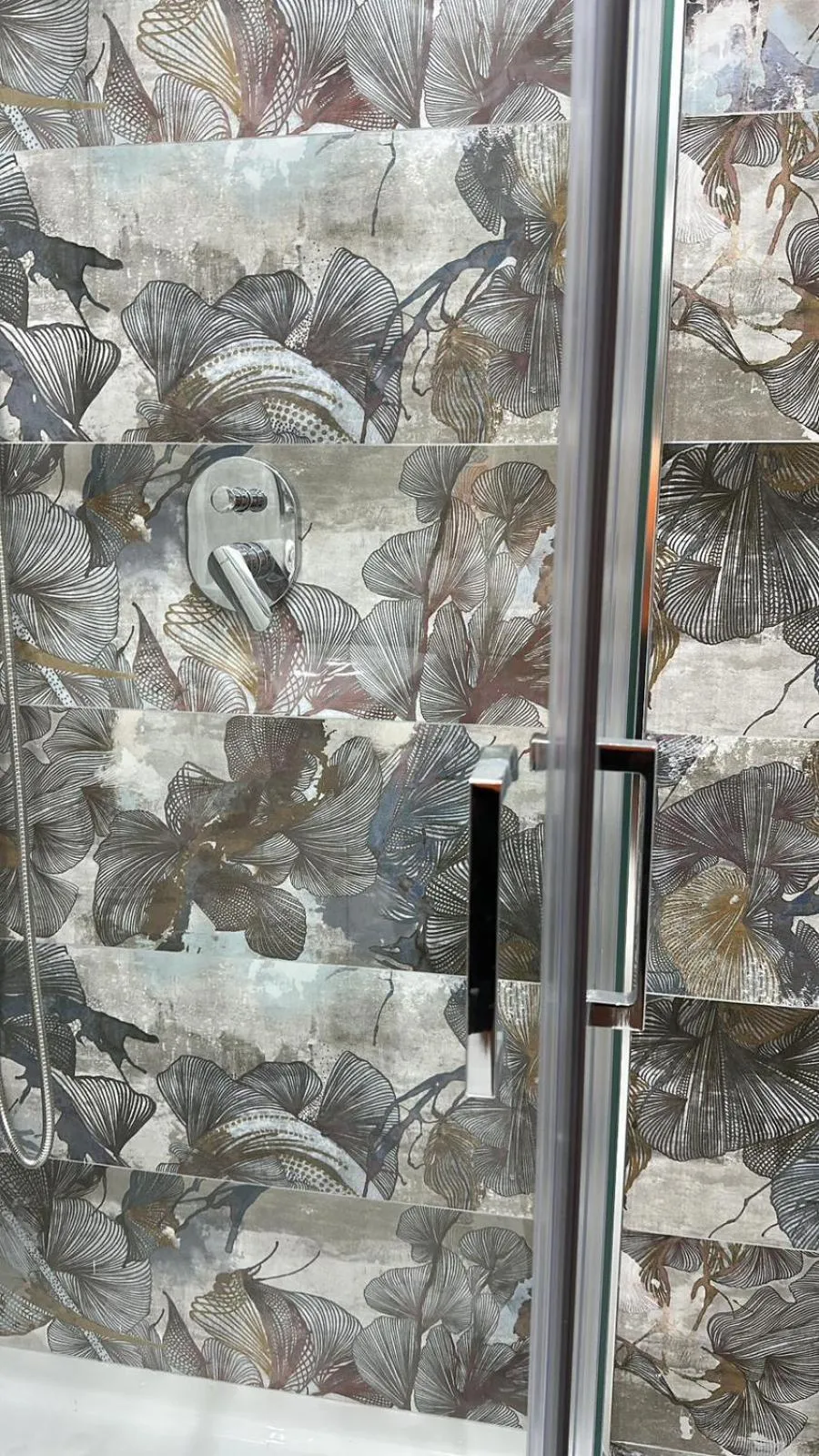 Shower in Royal Flower