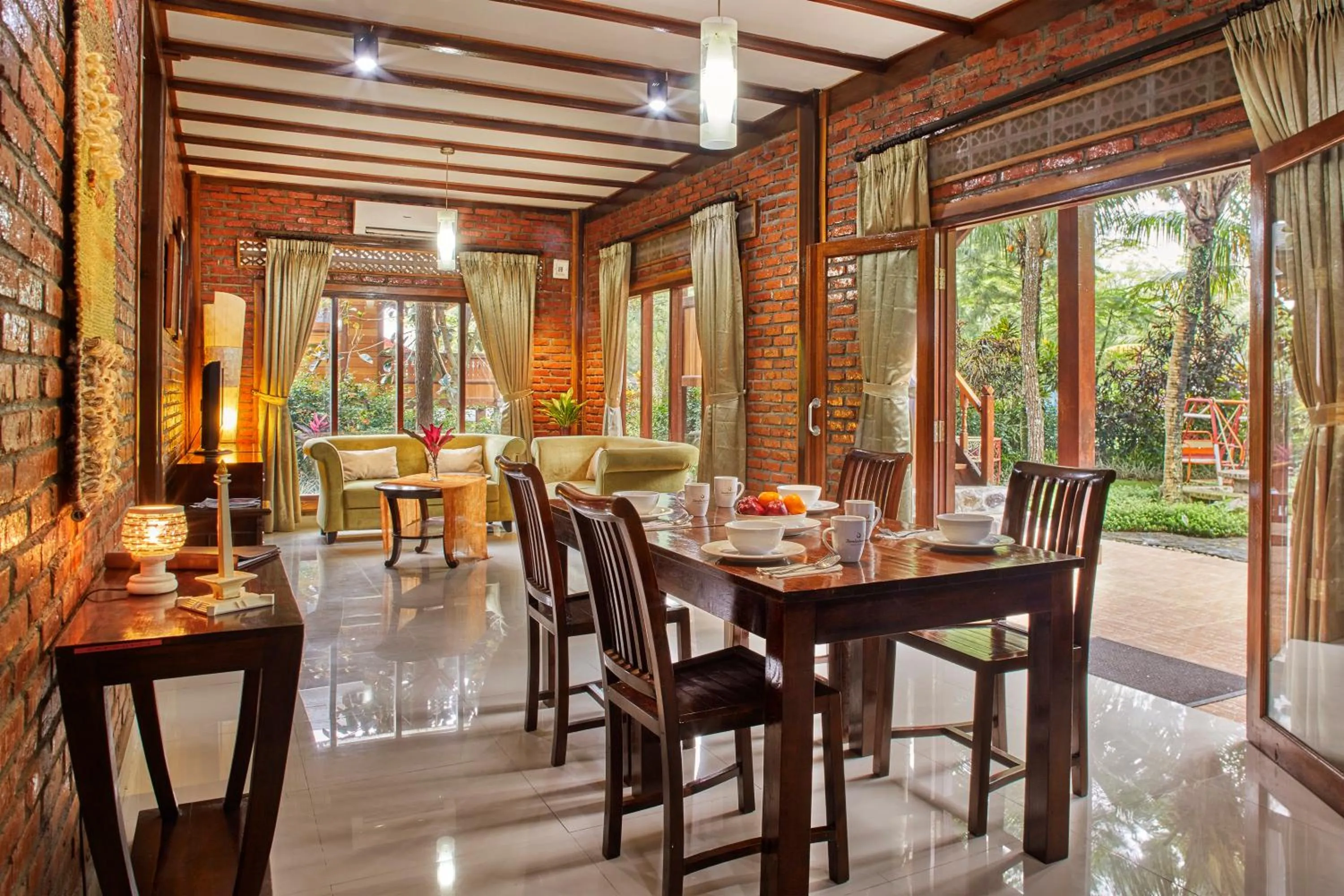 Dining area in Jambuluwuk Convention Hall & Resort Puncak