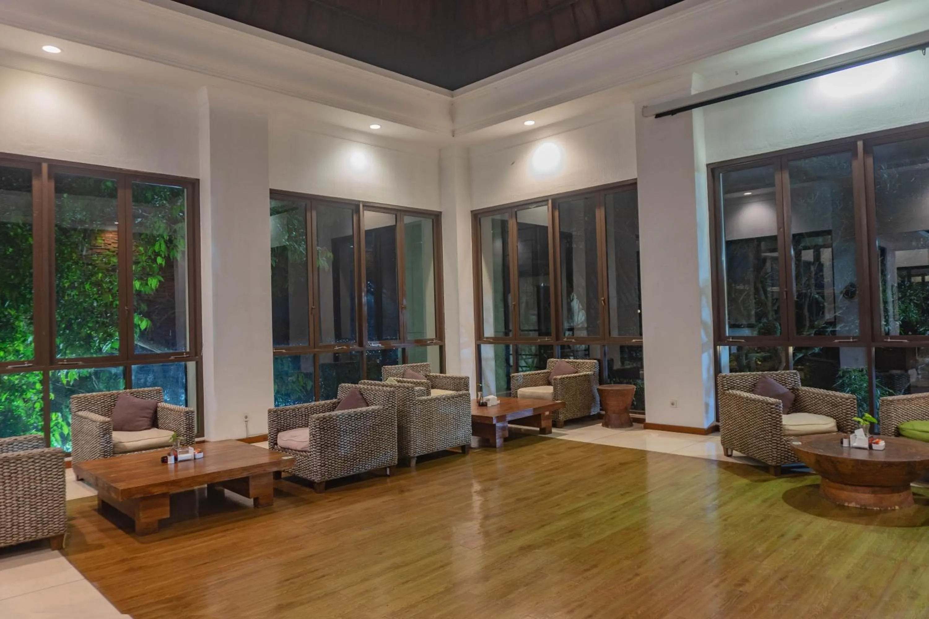 Restaurant/places to eat in Jambuluwuk Convention Hall & Resort Batu