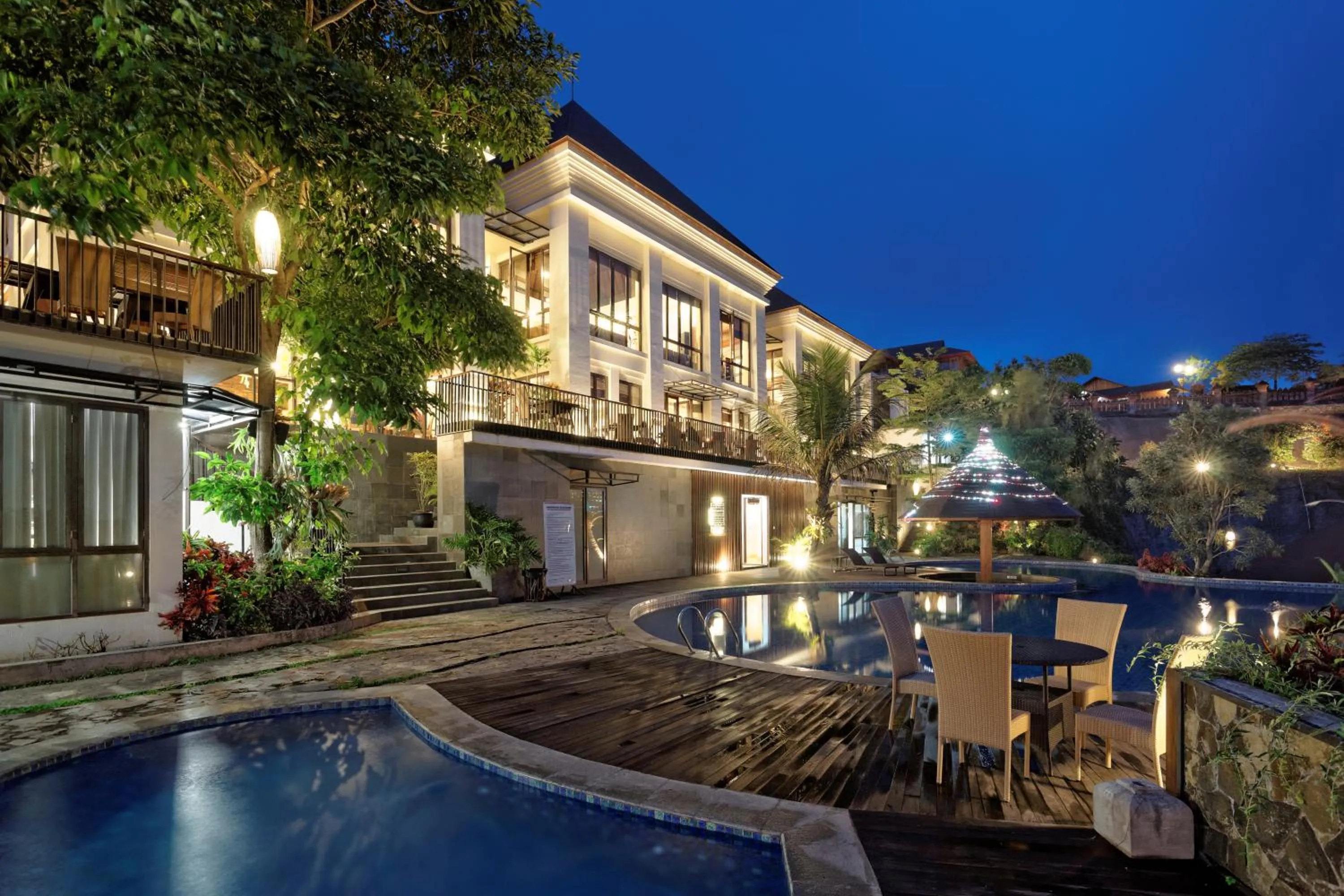 Swimming pool in Jambuluwuk Convention Hall & Resort Batu