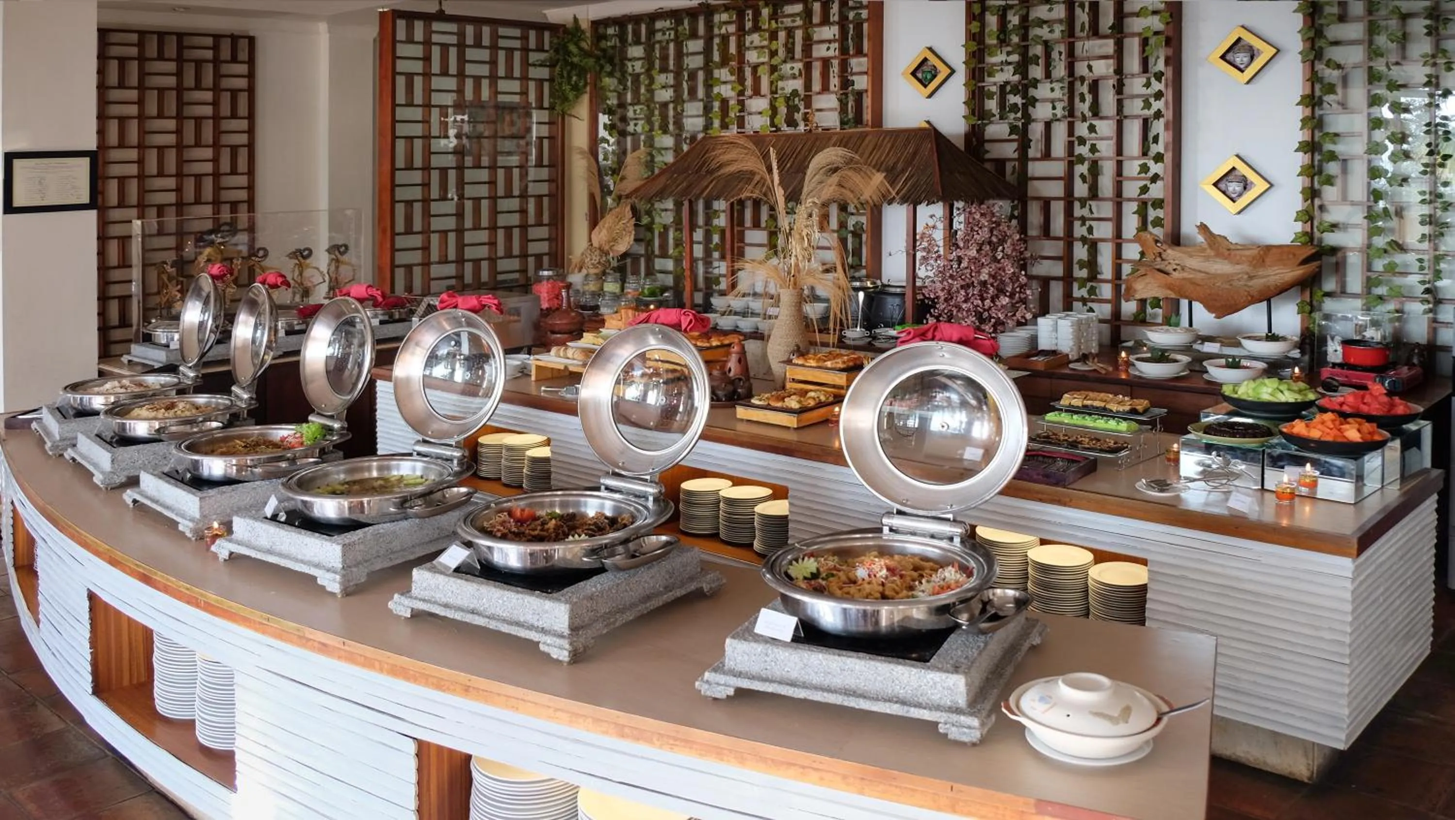 Buffet breakfast in Jambuluwuk Convention Hall & Resort Batu