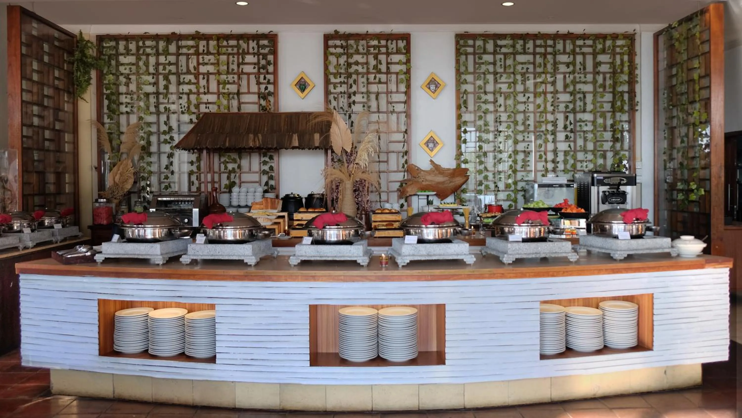 Restaurant/places to eat in Jambuluwuk Convention Hall & Resort Batu