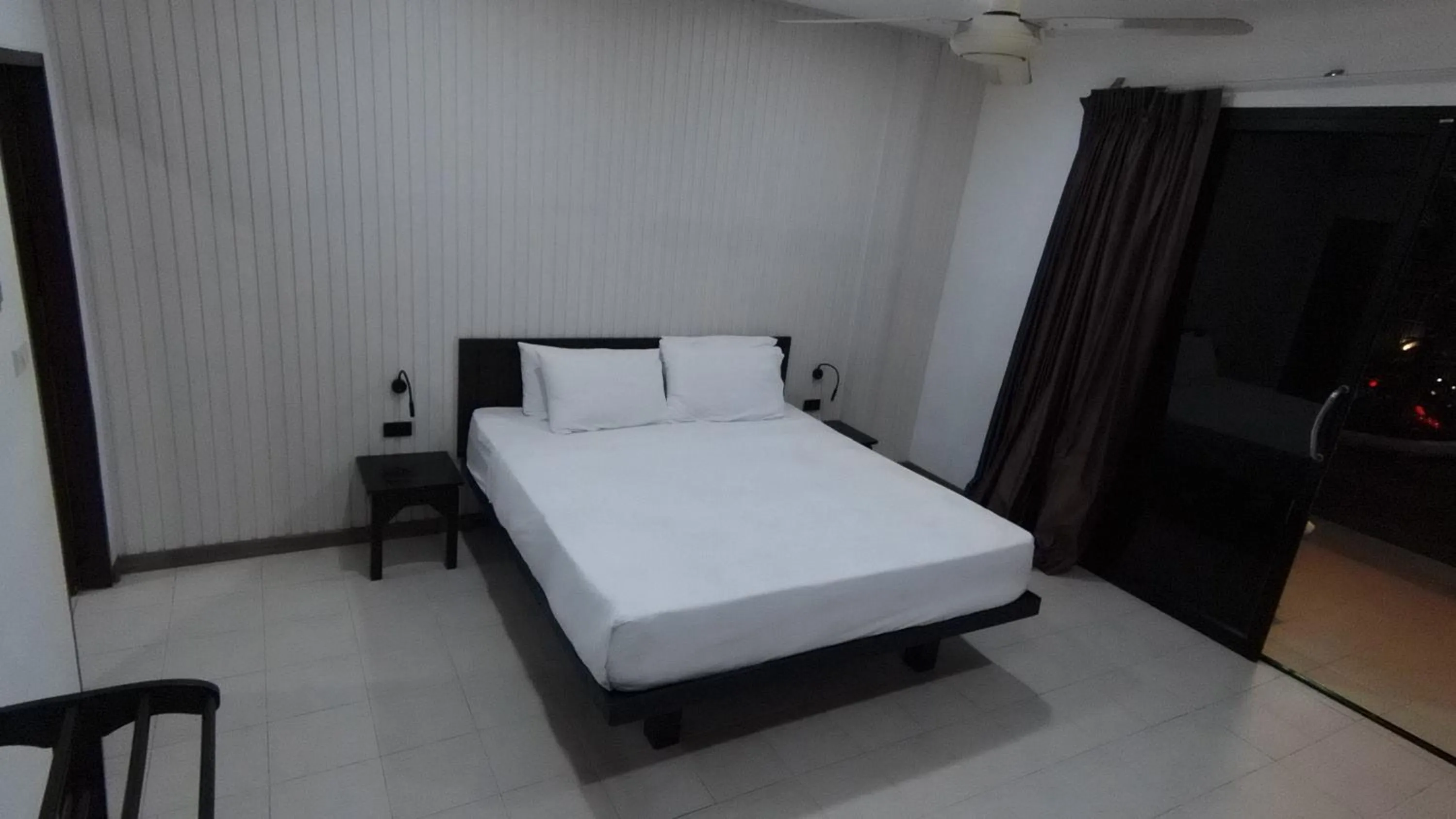 Bed in Samui Pier Beach Front & Resort