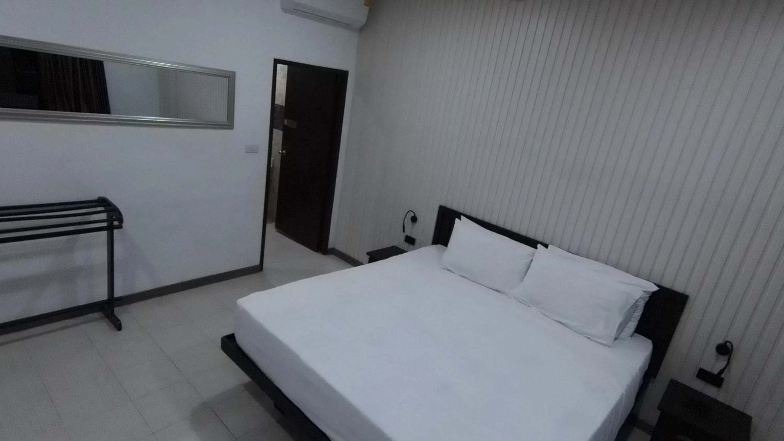 Bed in Samui Pier Beach Front & Resort